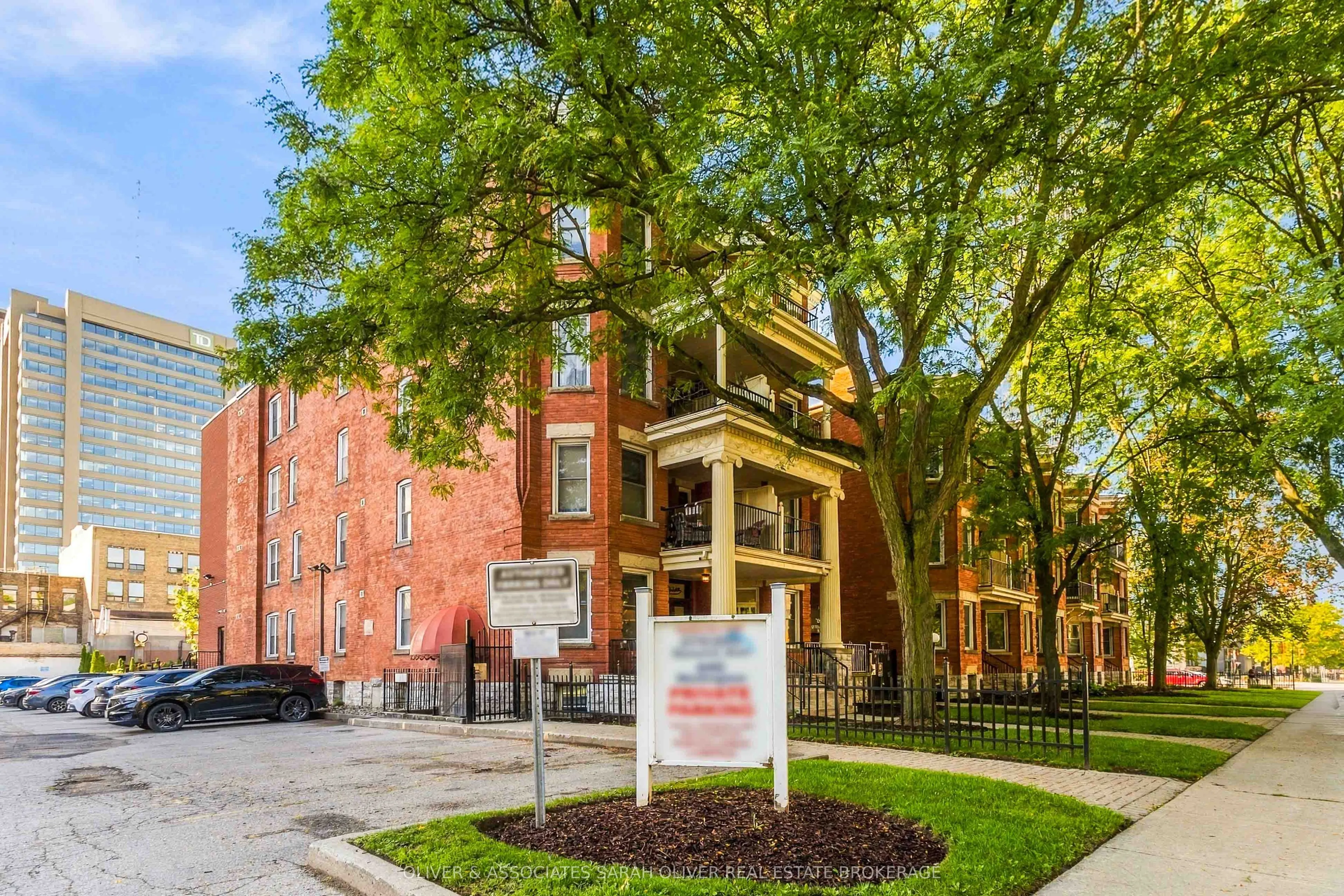 285 Queens Avenue #101