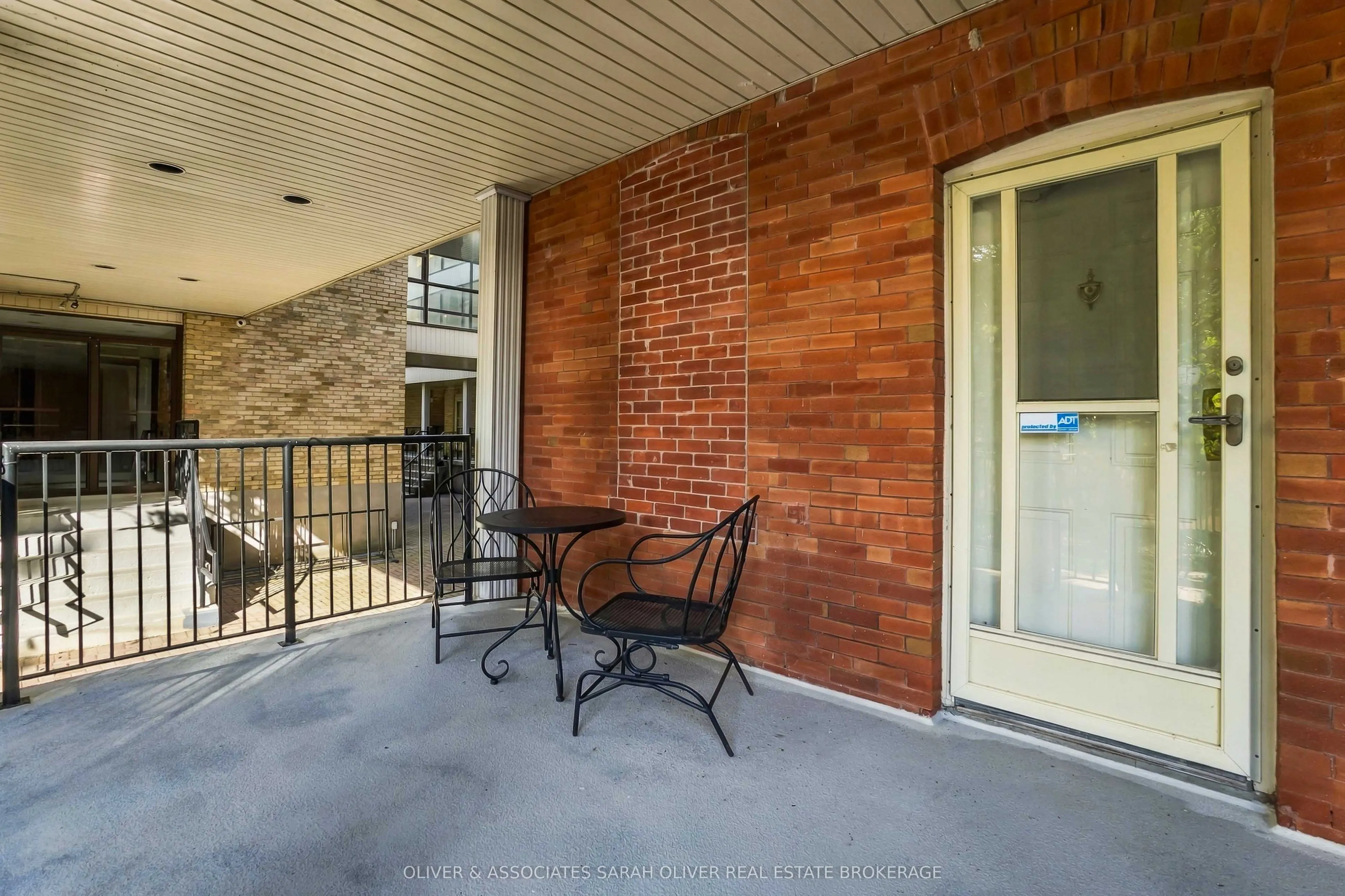 285 Queens Avenue #101