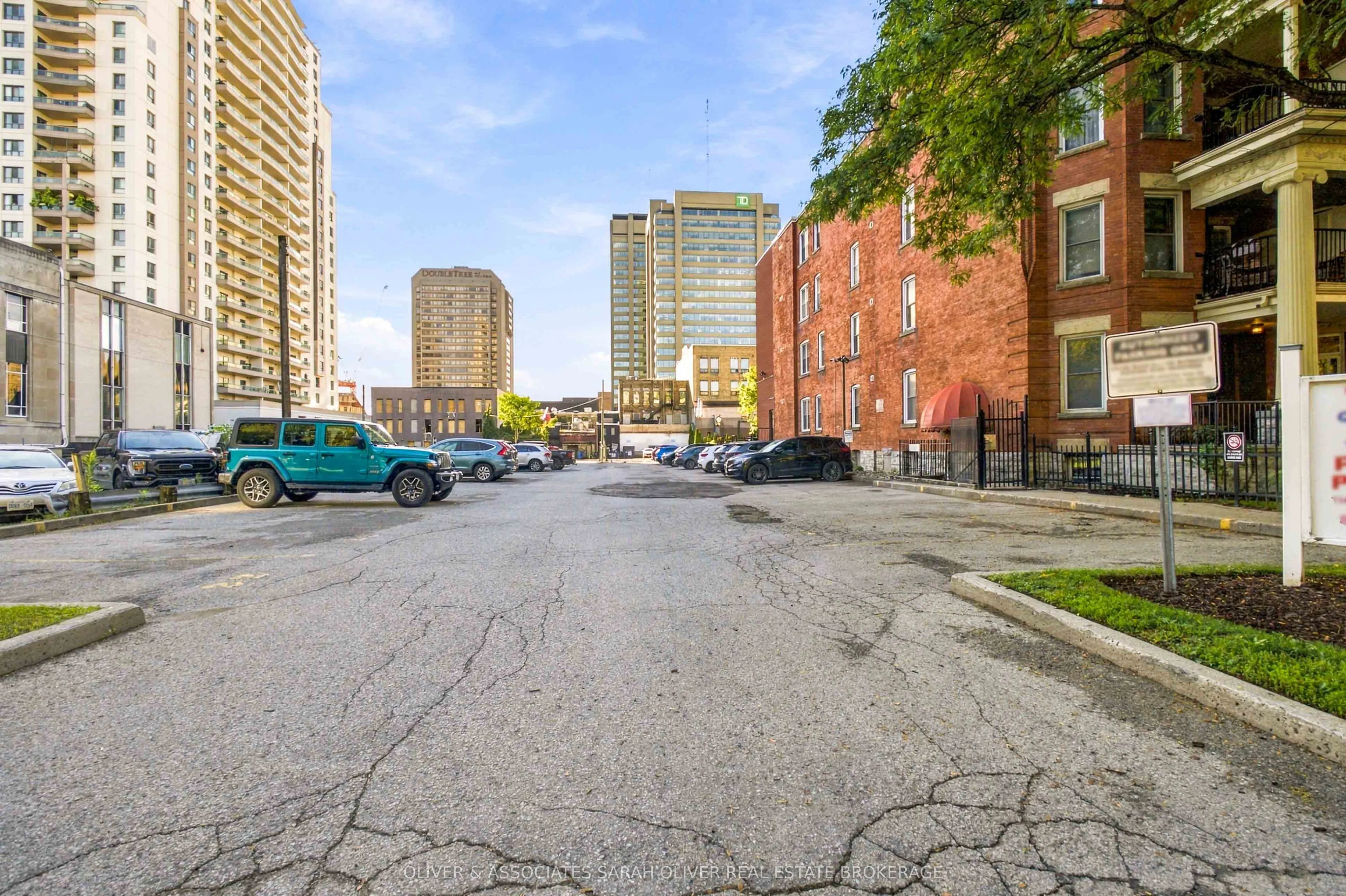 285 Queens Avenue #101