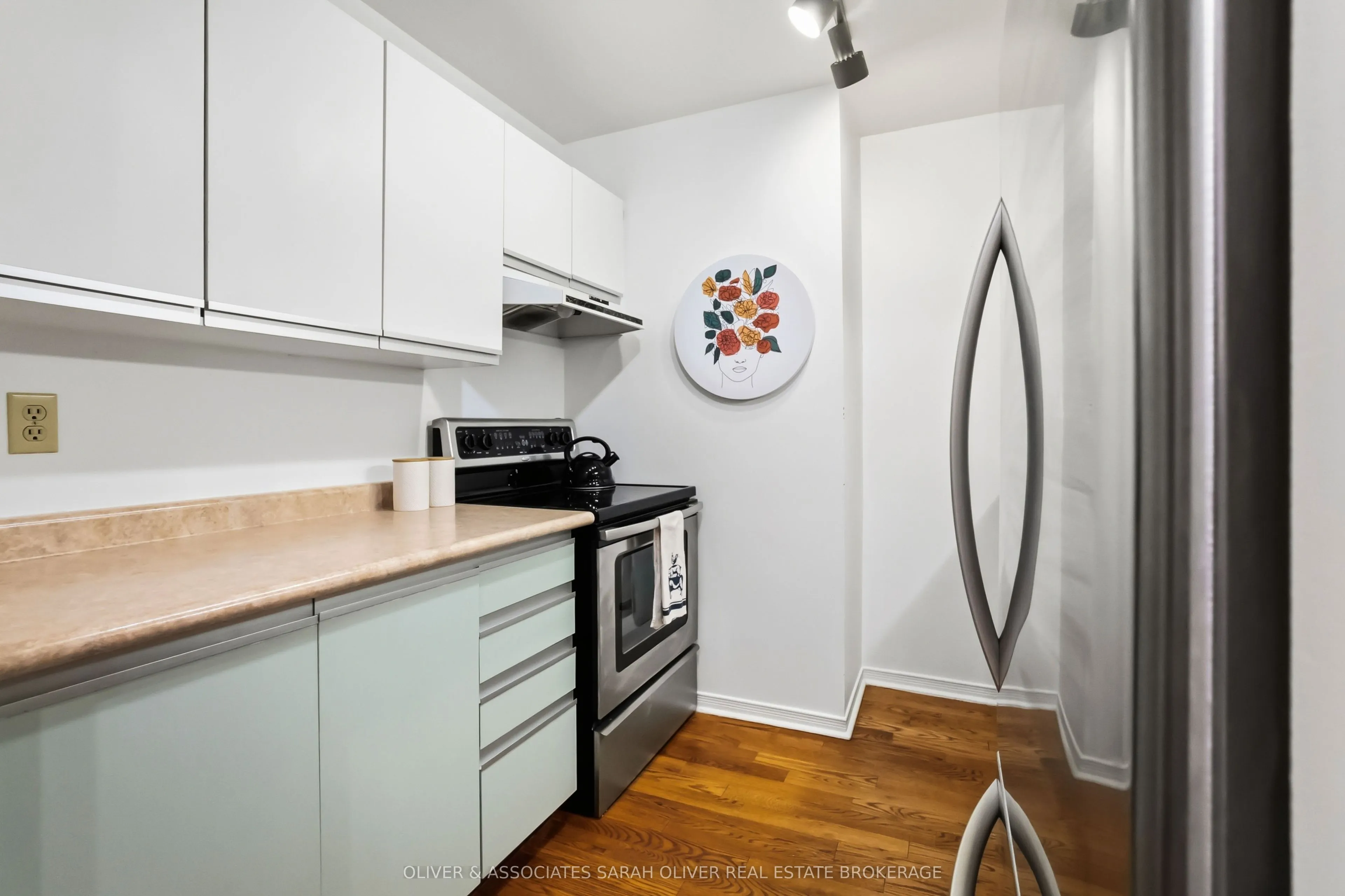 285 Queens Avenue #101
