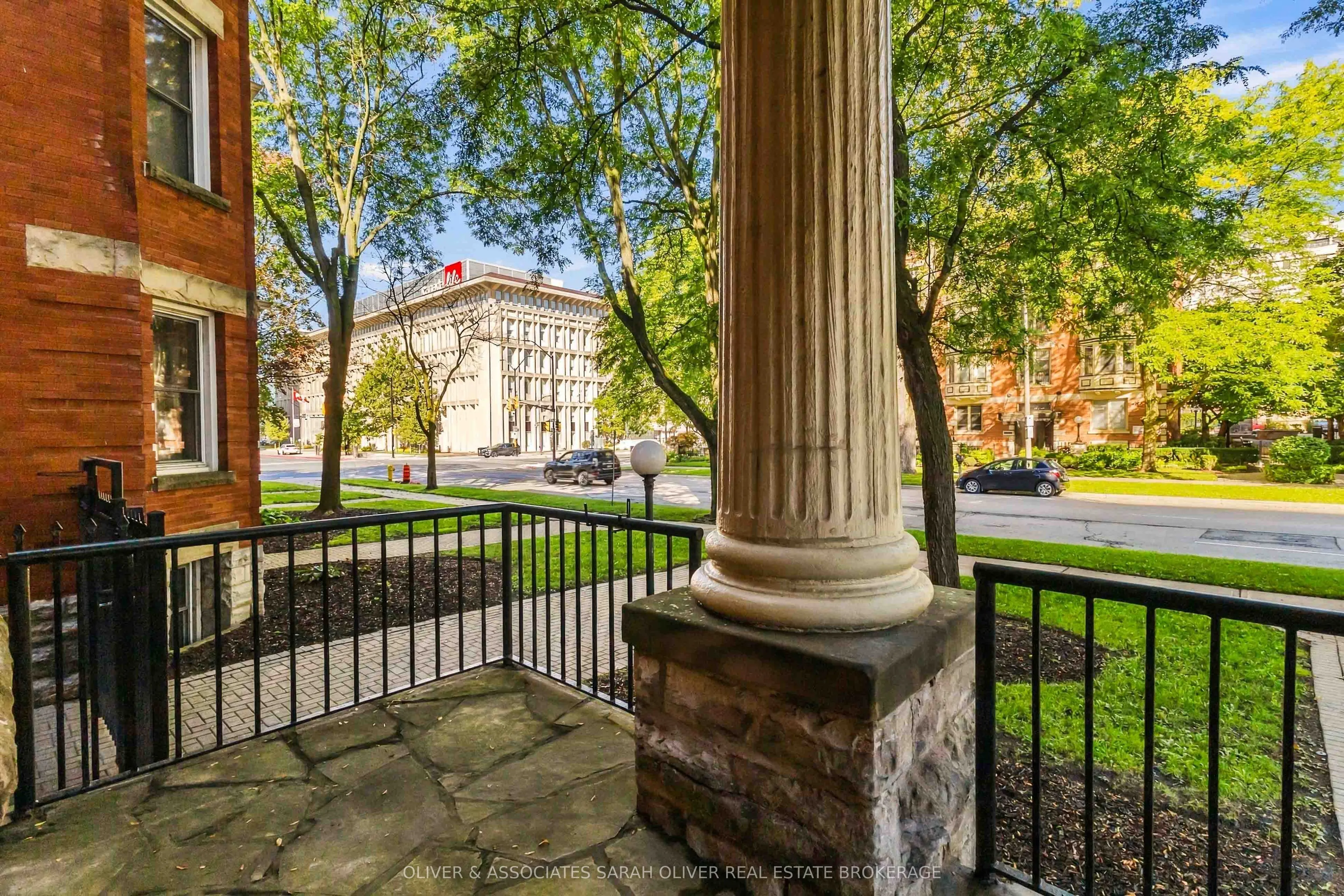 285 Queens Avenue #101
