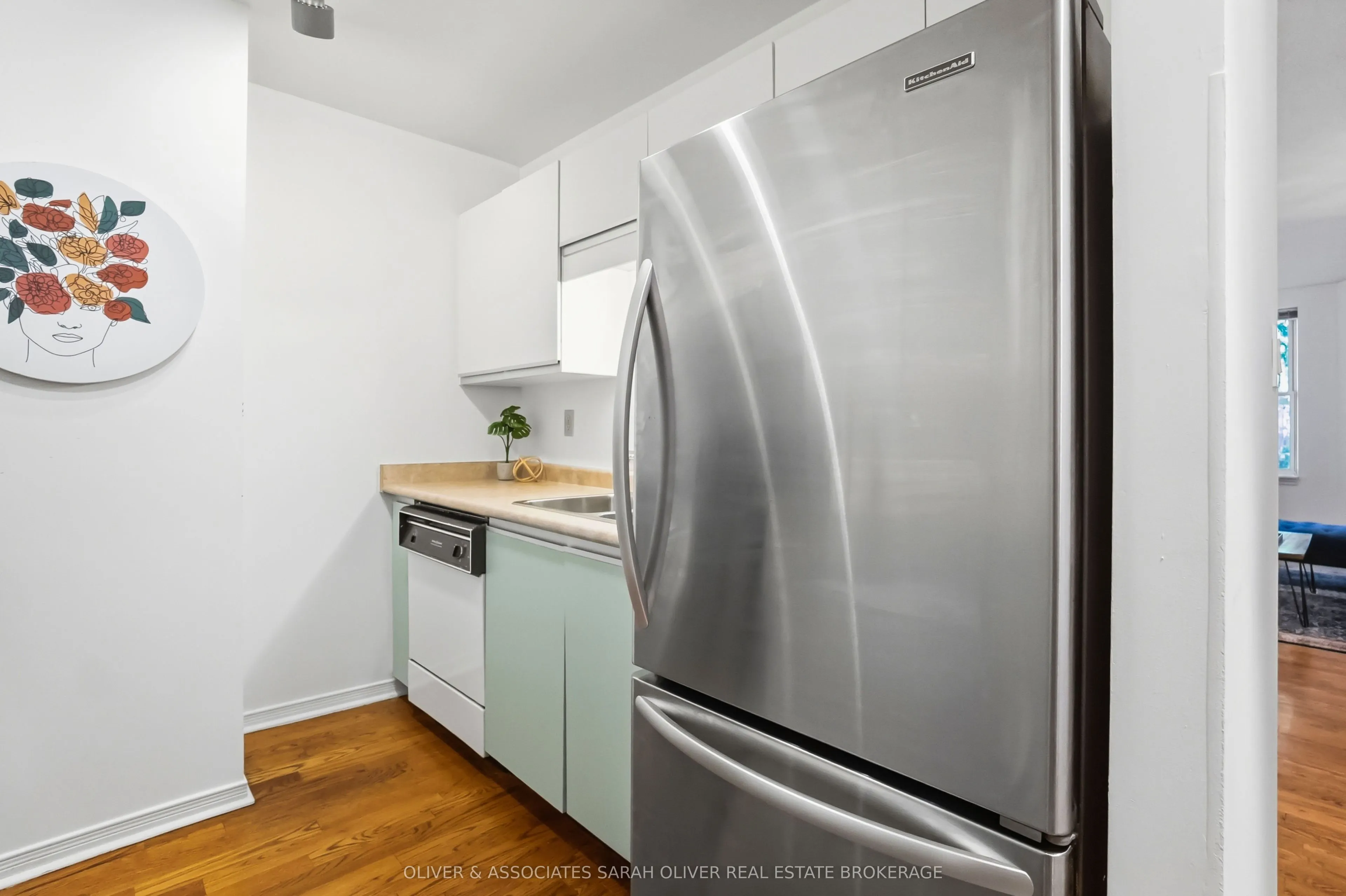 285 Queens Avenue #101