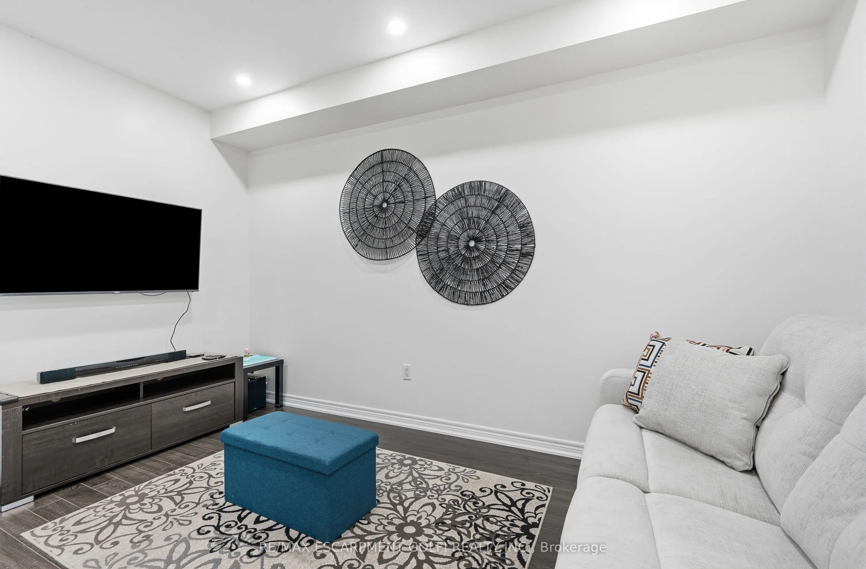 161 Kinsman Drive