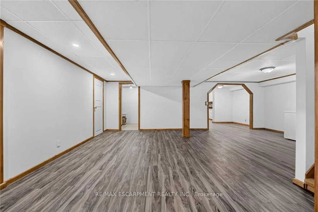 3294 South Grimsby Road 7