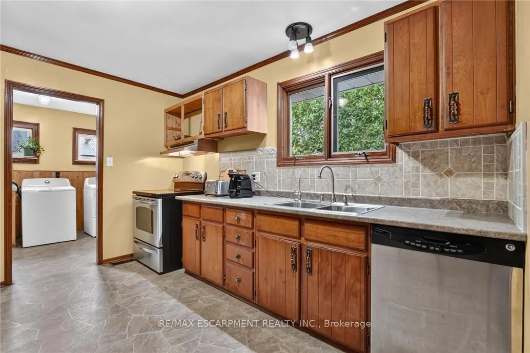 3294 South Grimsby Road 7