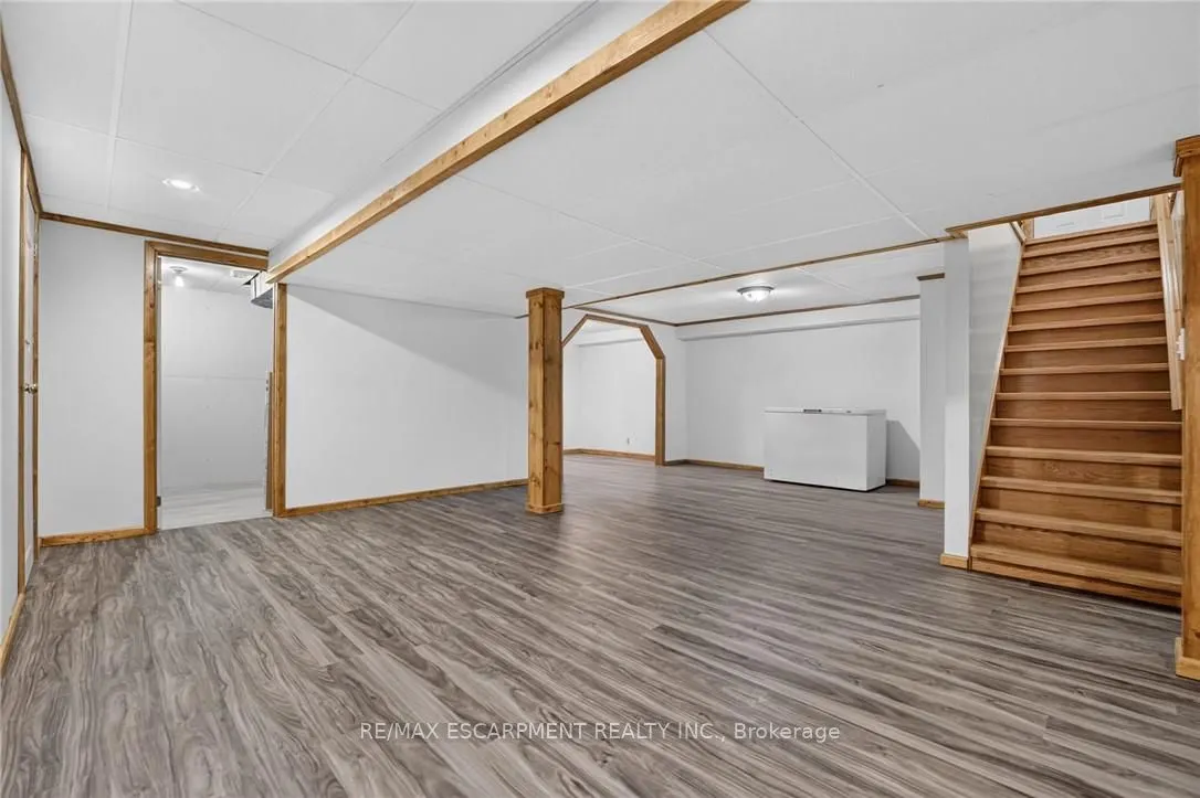 3294 South Grimsby Road 7