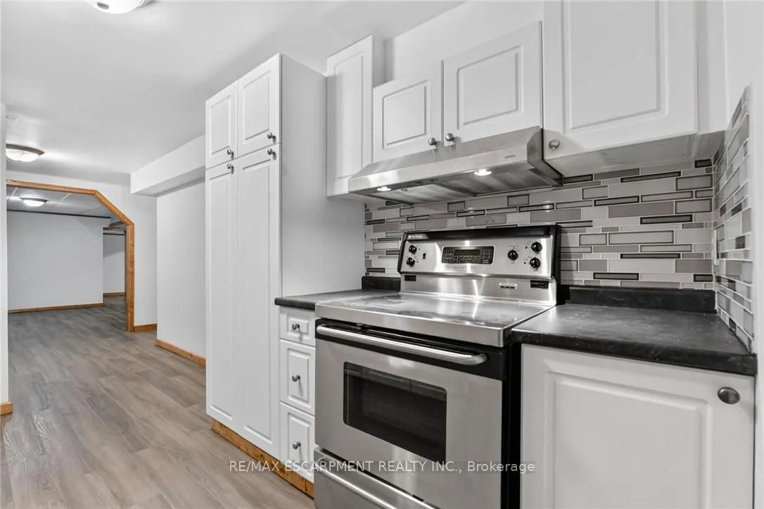3294 South Grimsby Road 7