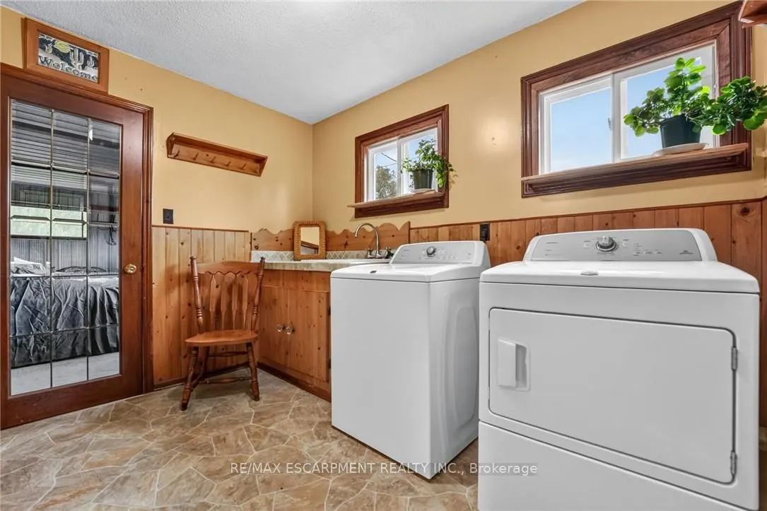 3294 South Grimsby Road 7