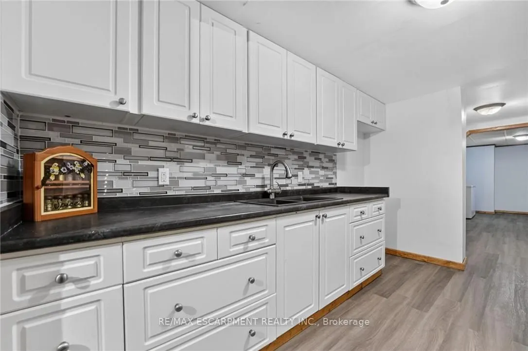 3294 South Grimsby Road 7