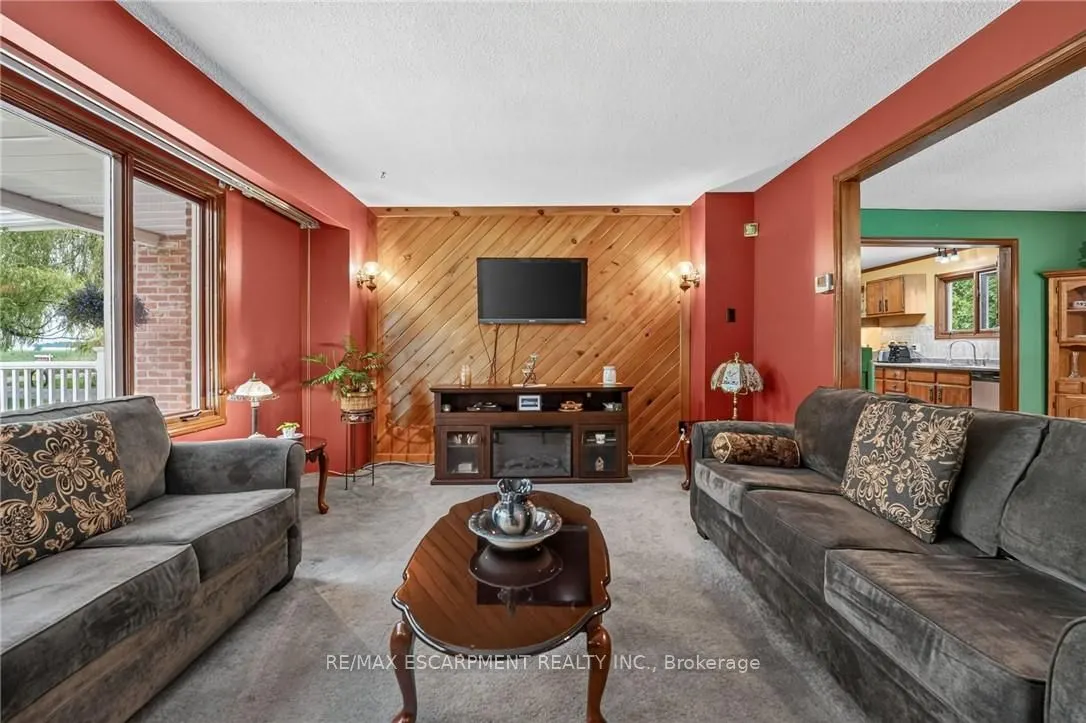 3294 South Grimsby Road 7