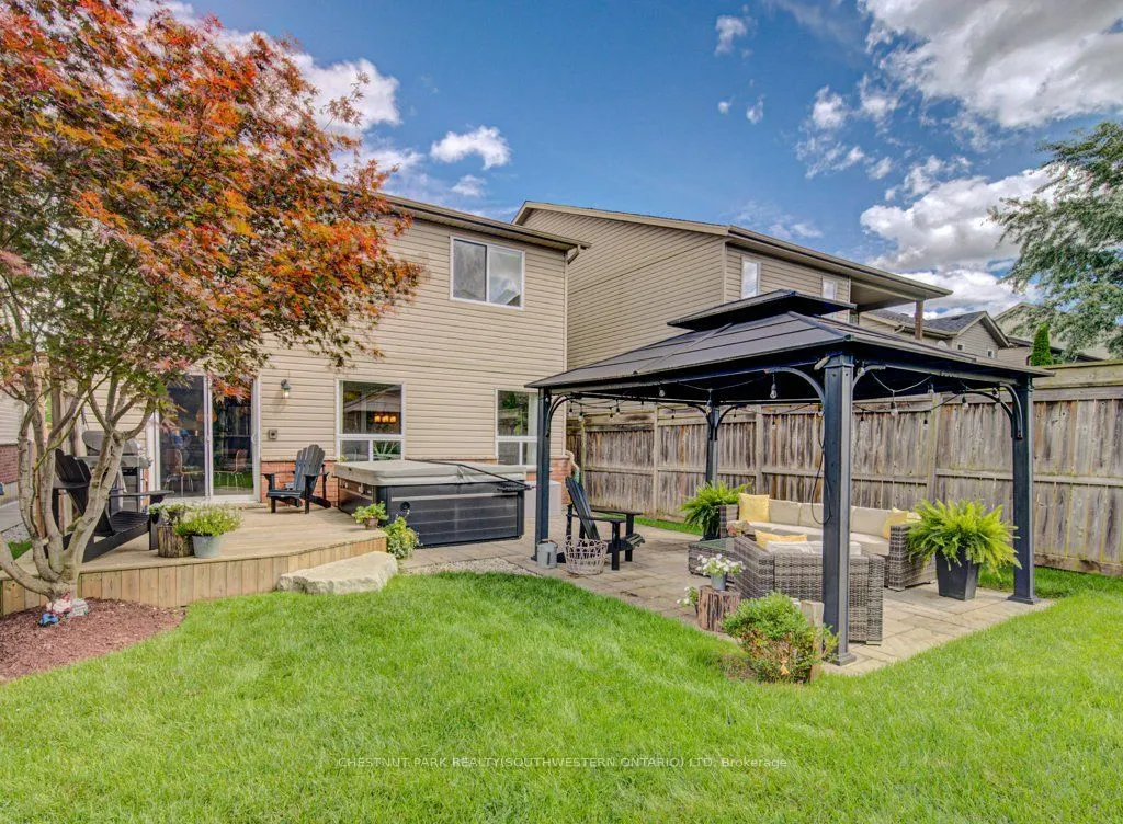 424 Sauve Crescent
