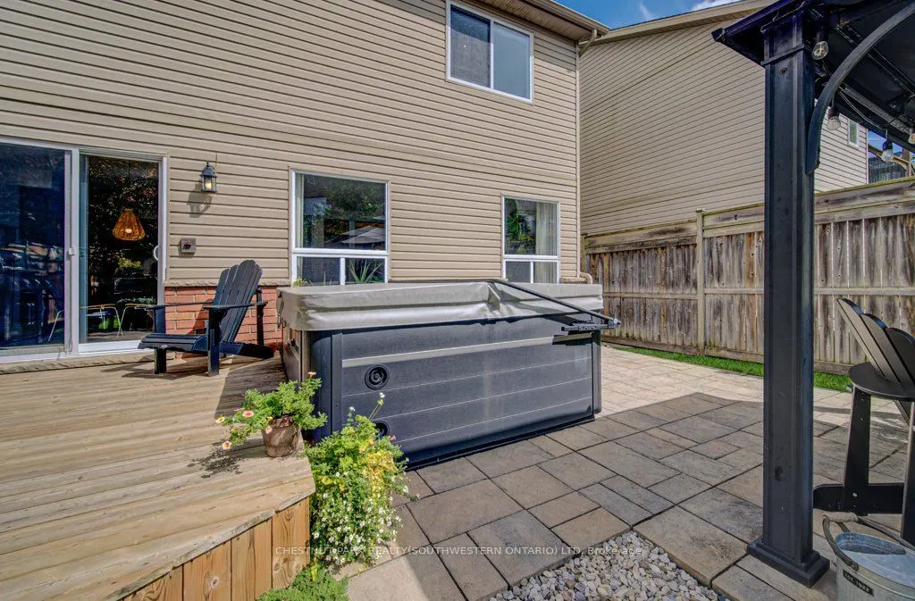 424 Sauve Crescent