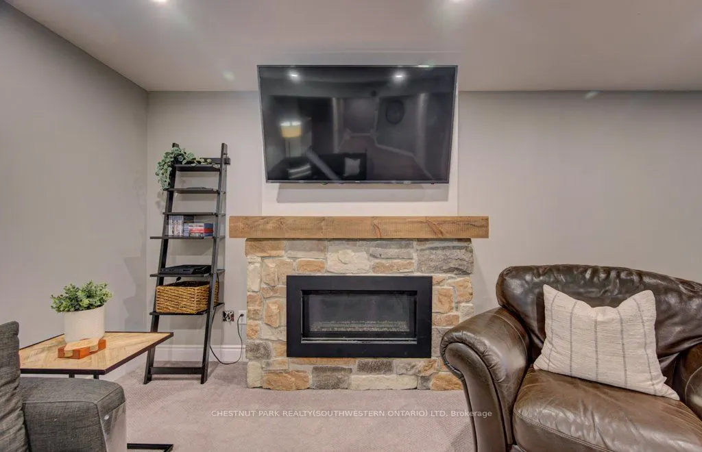 424 Sauve Crescent