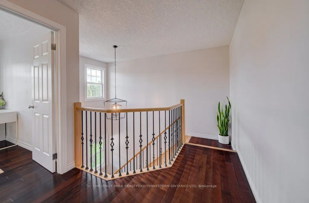 424 Sauve Crescent