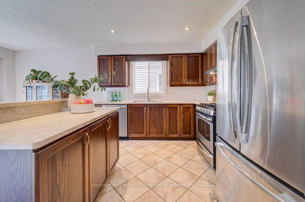 424 Sauve Crescent