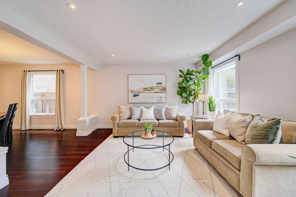 424 Sauve Crescent