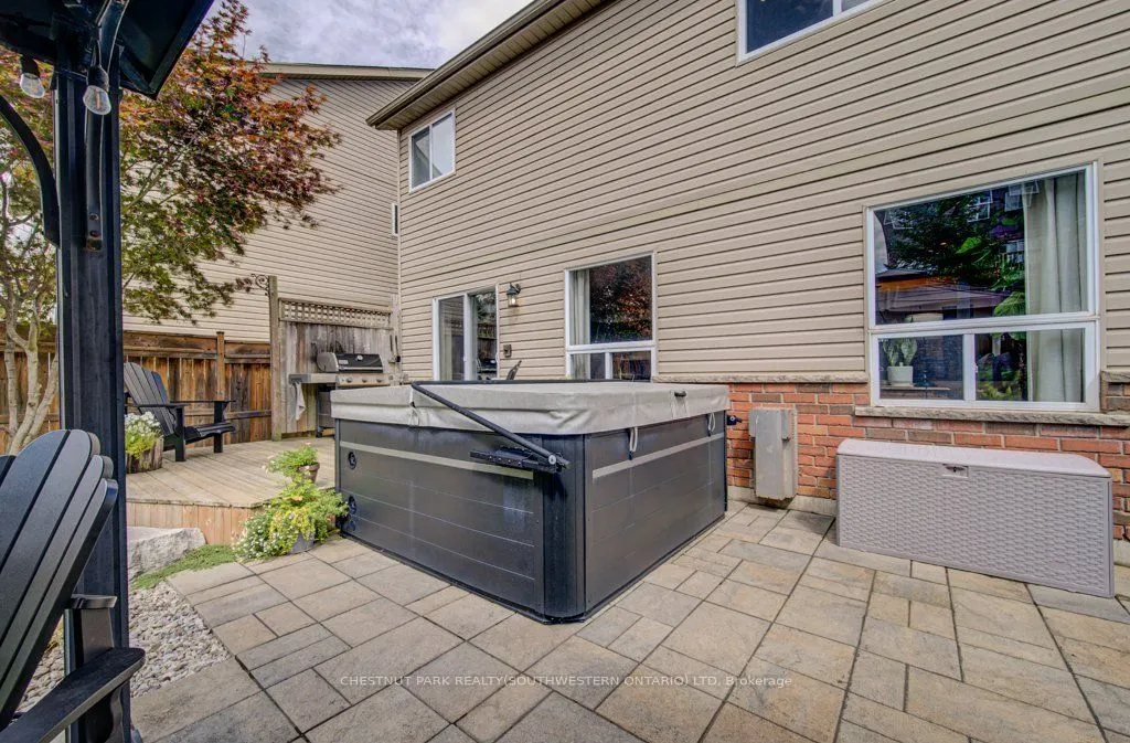 424 Sauve Crescent