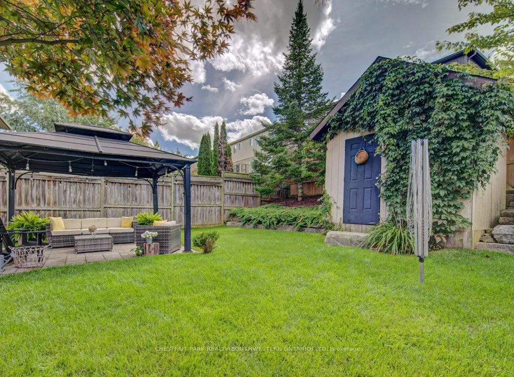 424 Sauve Crescent
