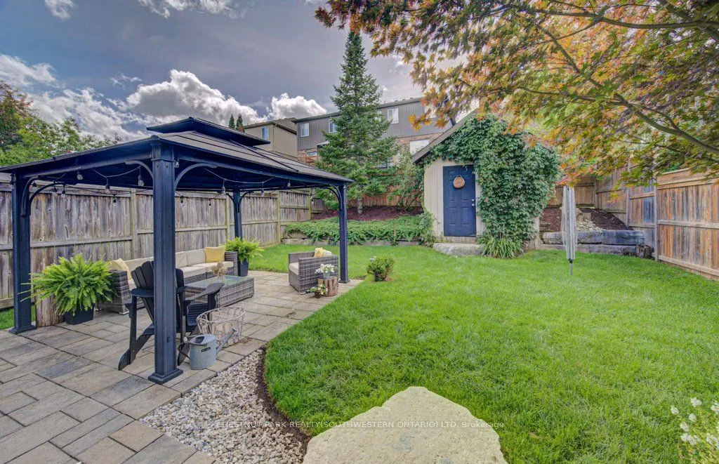424 Sauve Crescent