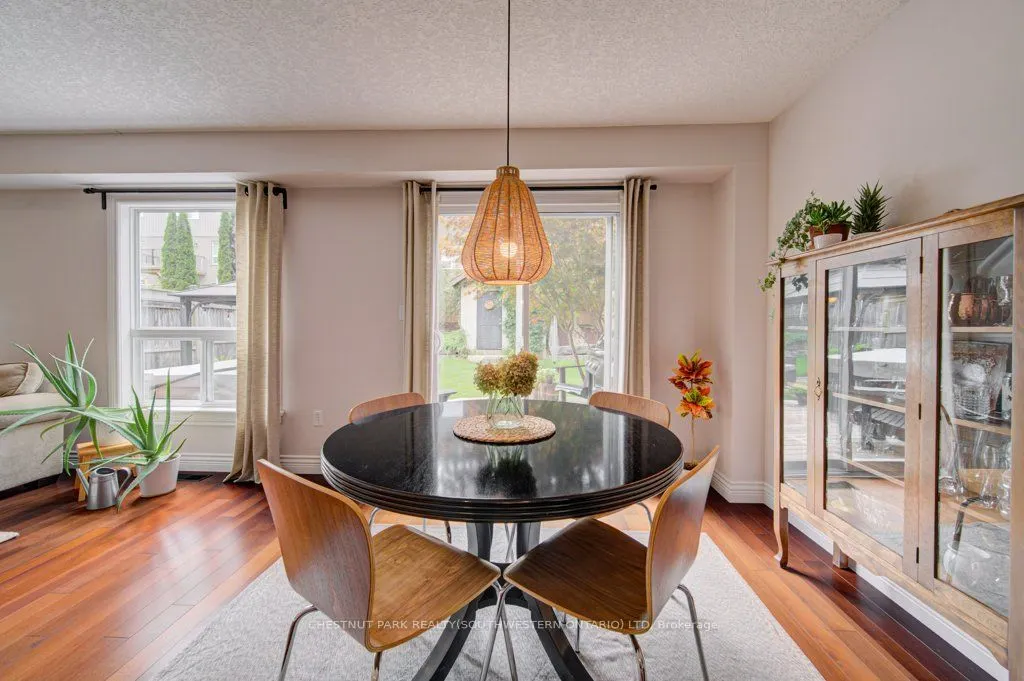424 Sauve Crescent