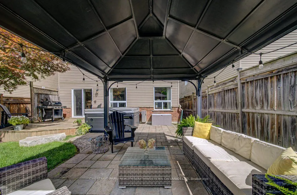424 Sauve Crescent