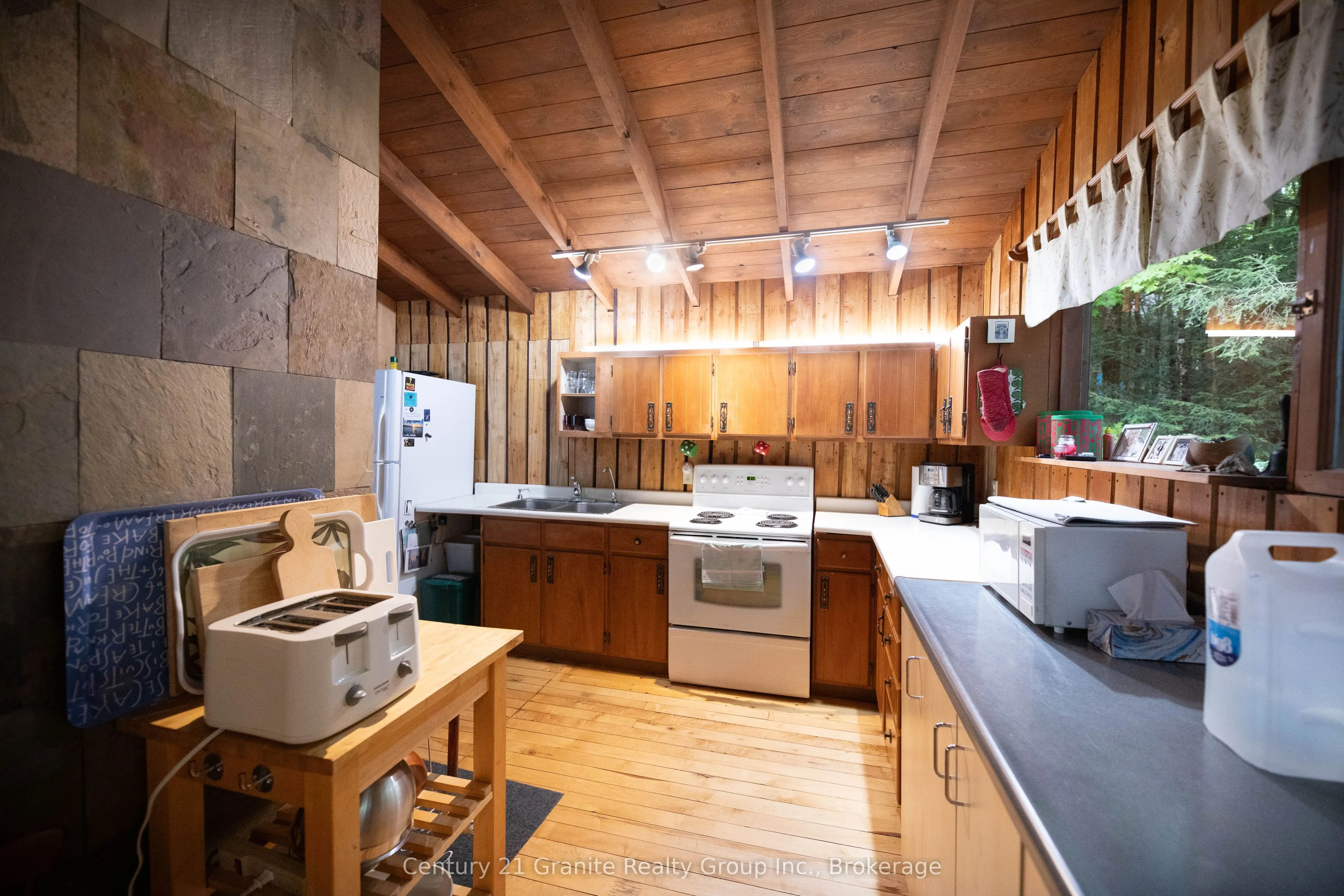 4943 Kennisis Lake Road