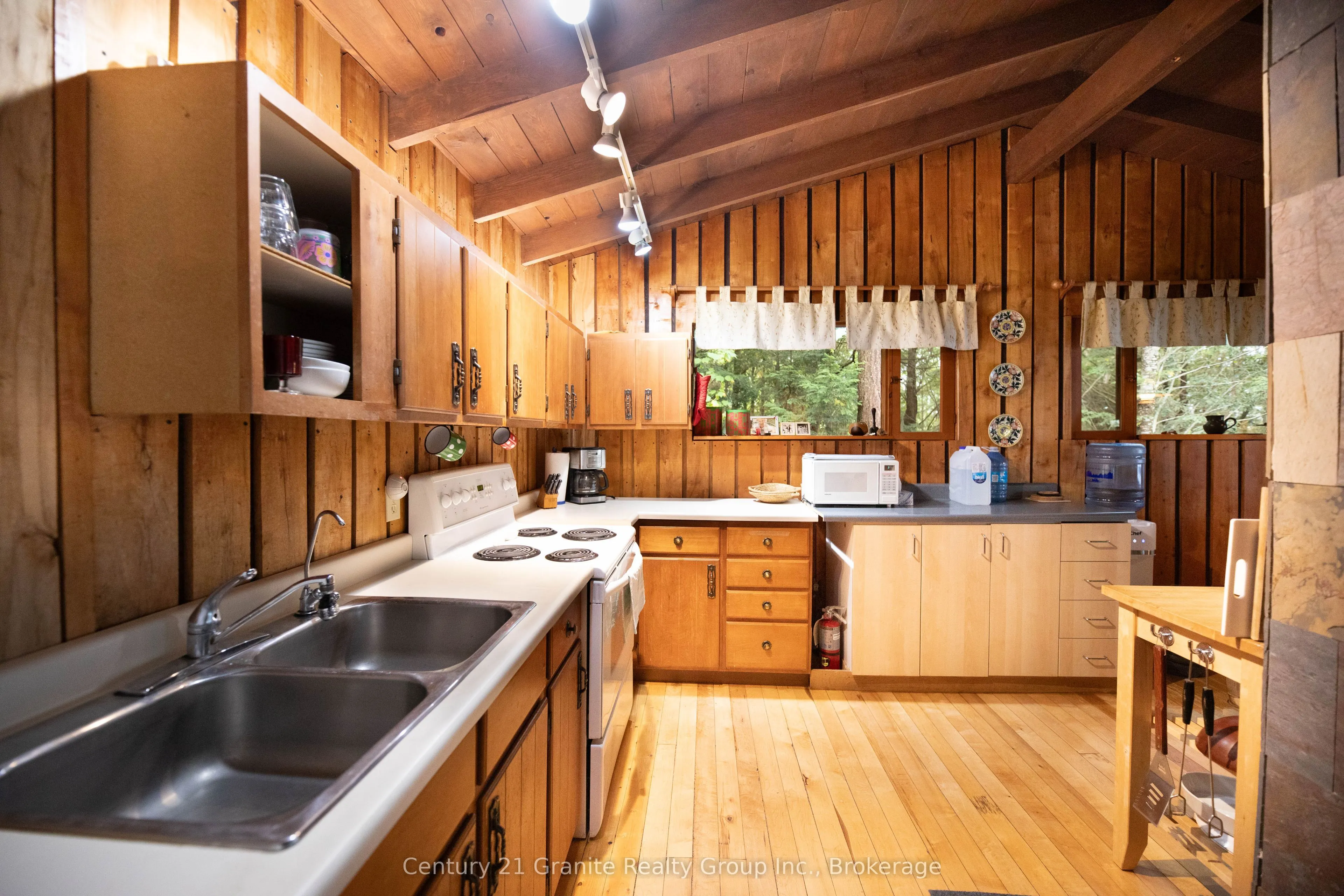 4943 Kennisis Lake Road