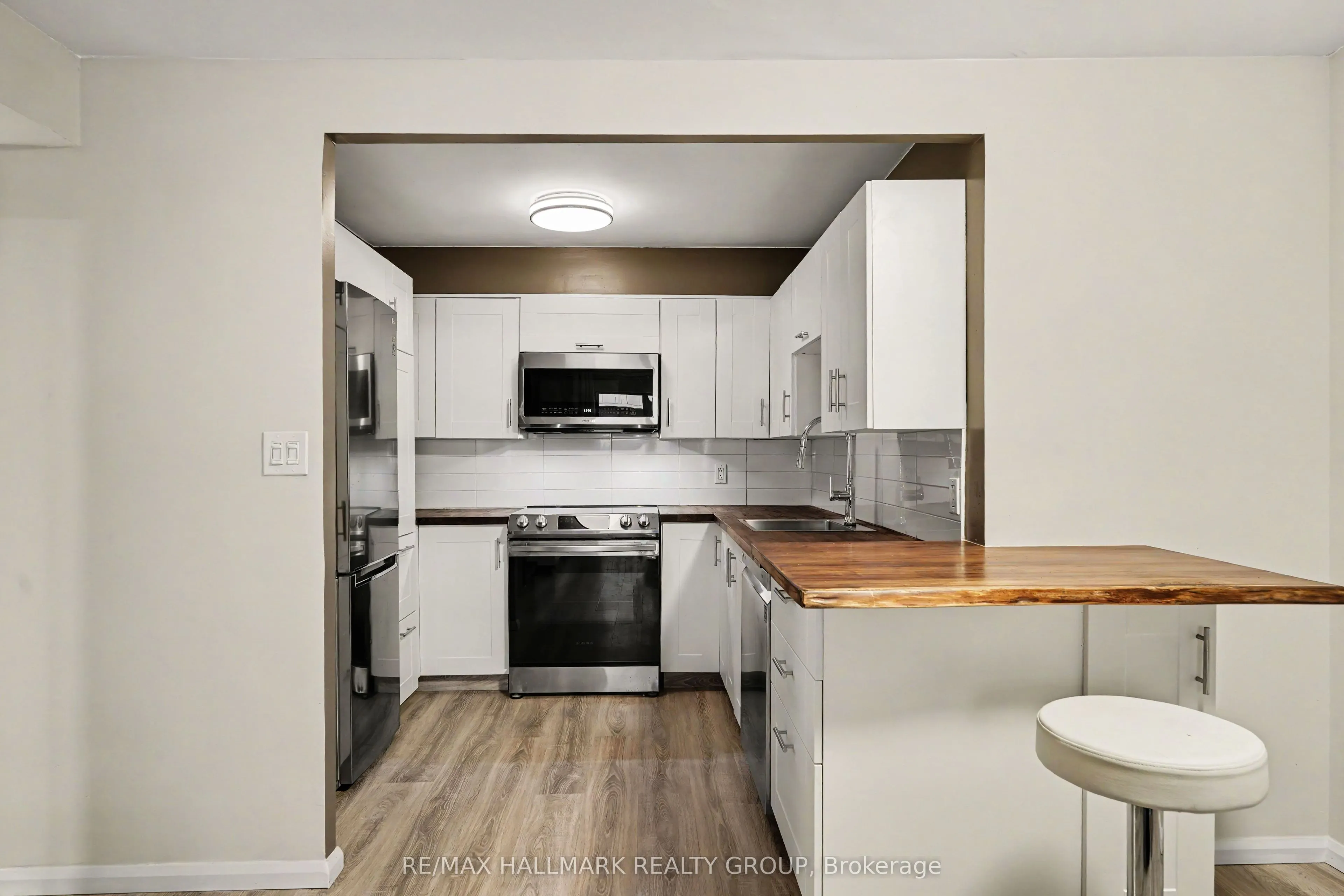 475 Laurier Avenue W #403