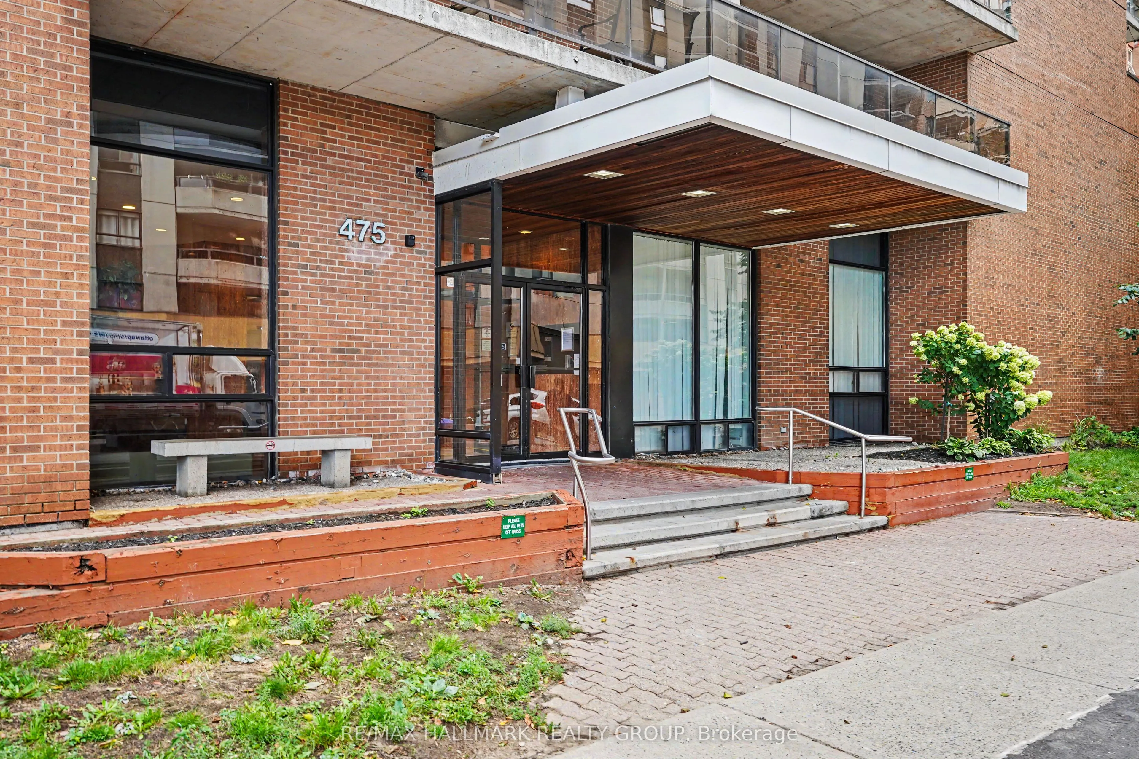 475 Laurier Avenue W #403