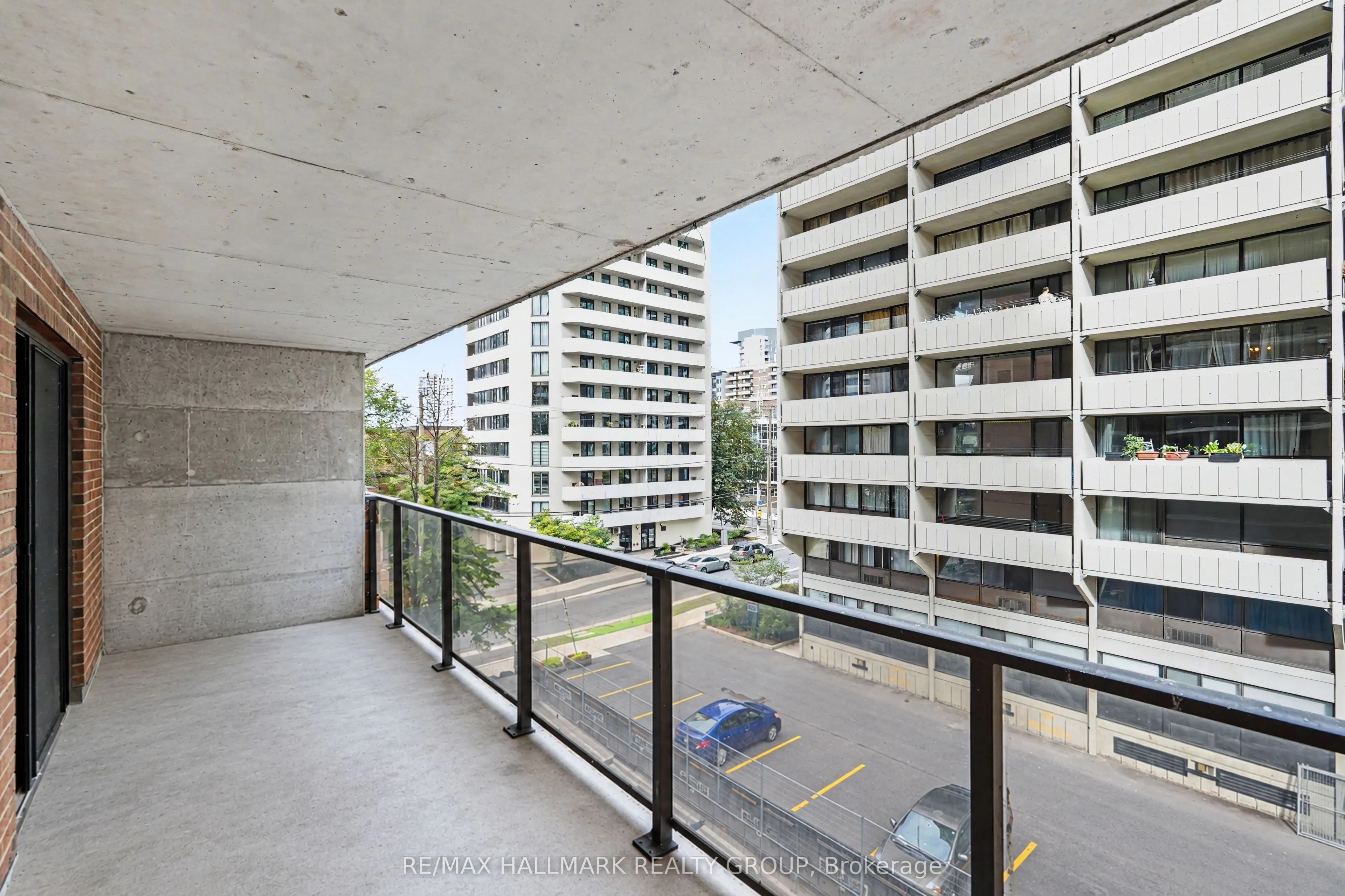 475 Laurier Avenue W #403