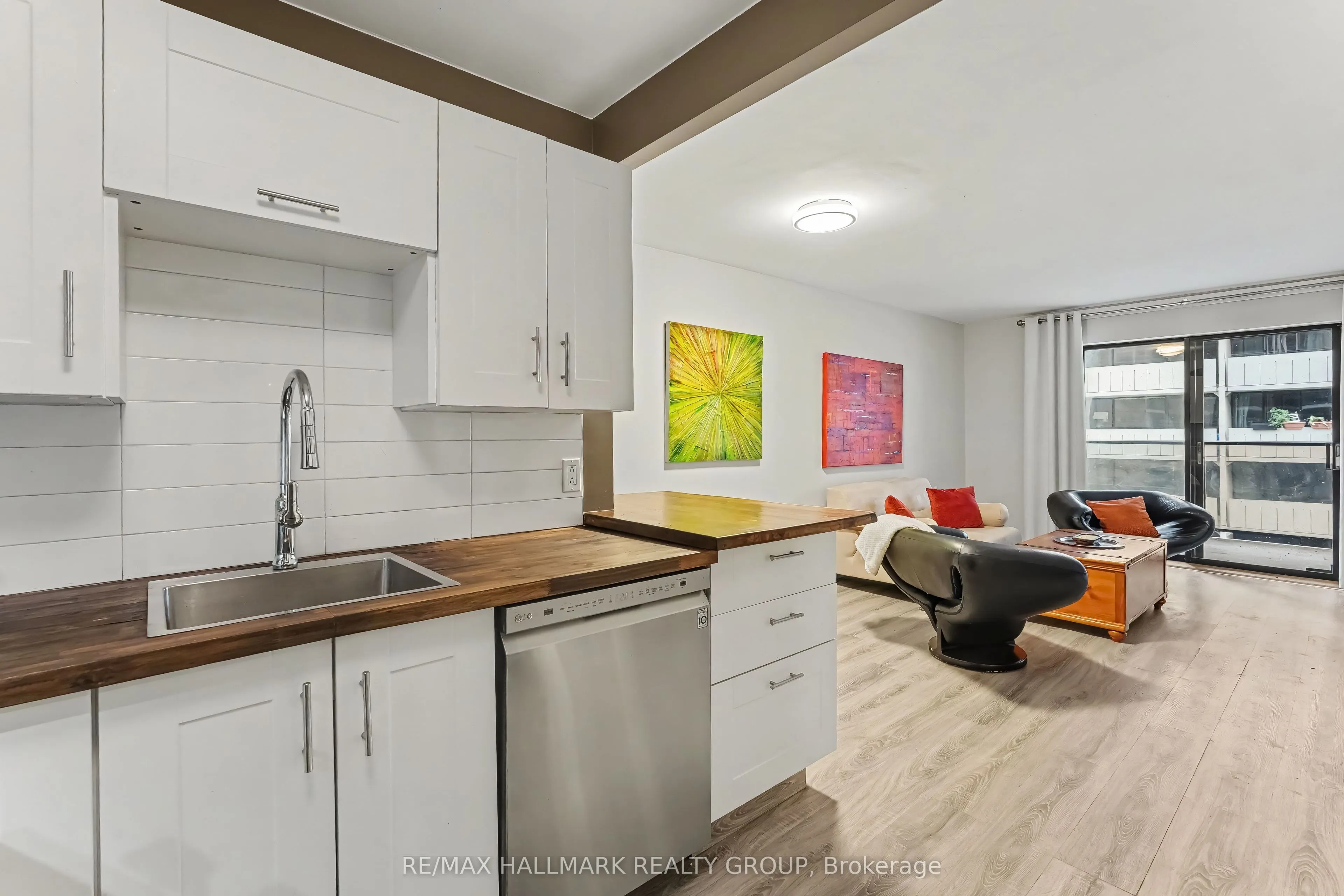 475 Laurier Avenue W #403
