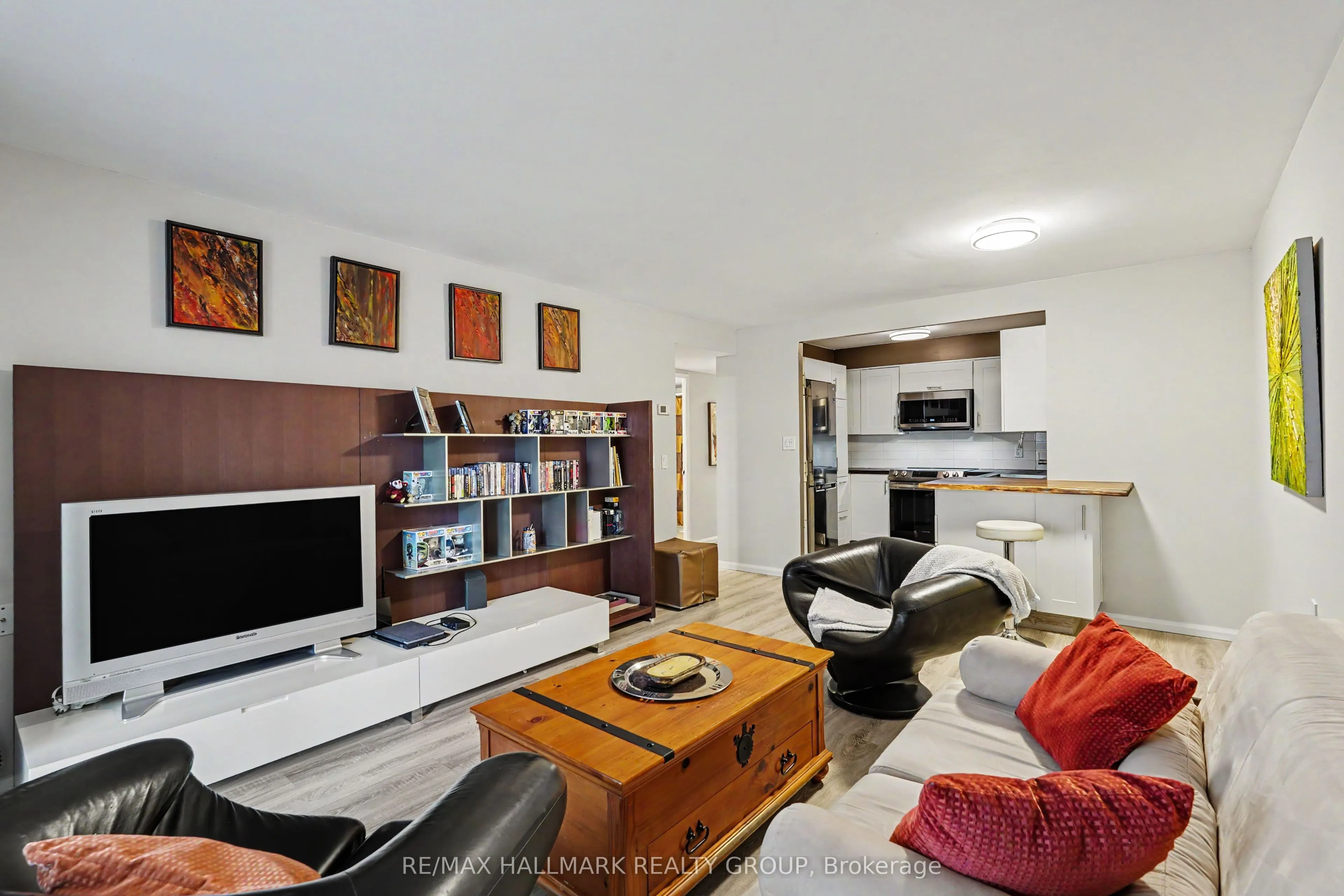 475 Laurier Avenue W #403
