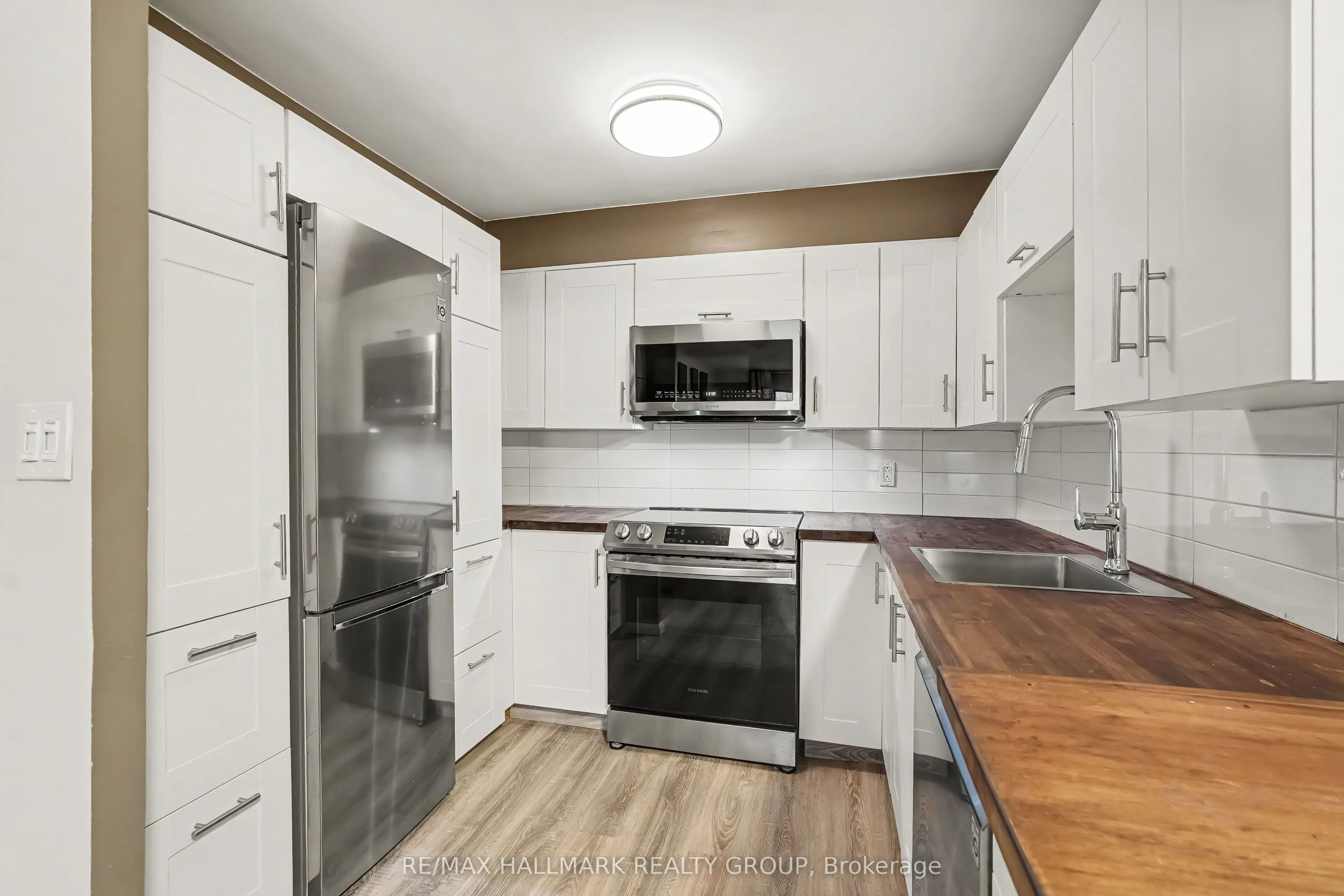 475 Laurier Avenue W #403