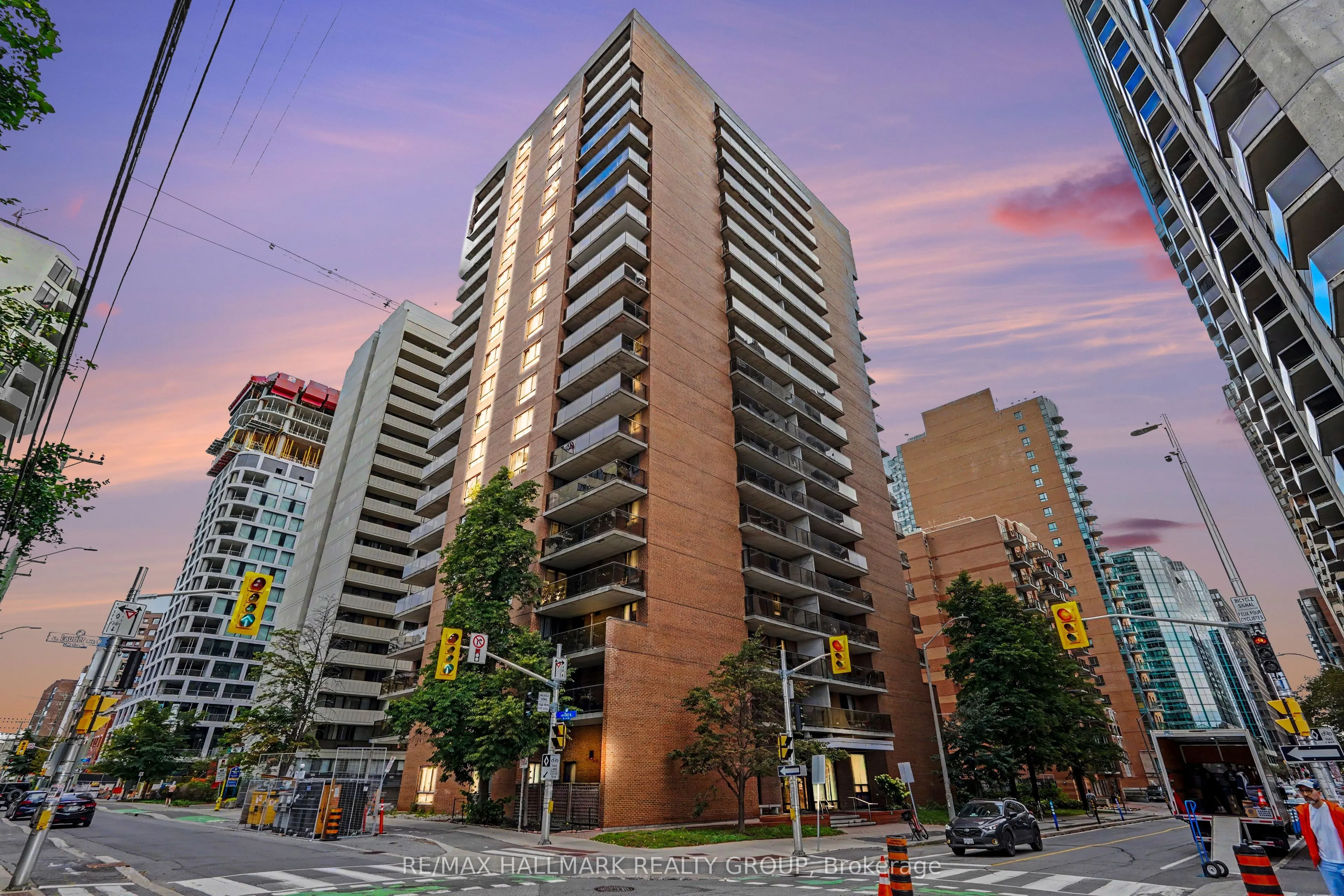 475 Laurier Avenue W #403
