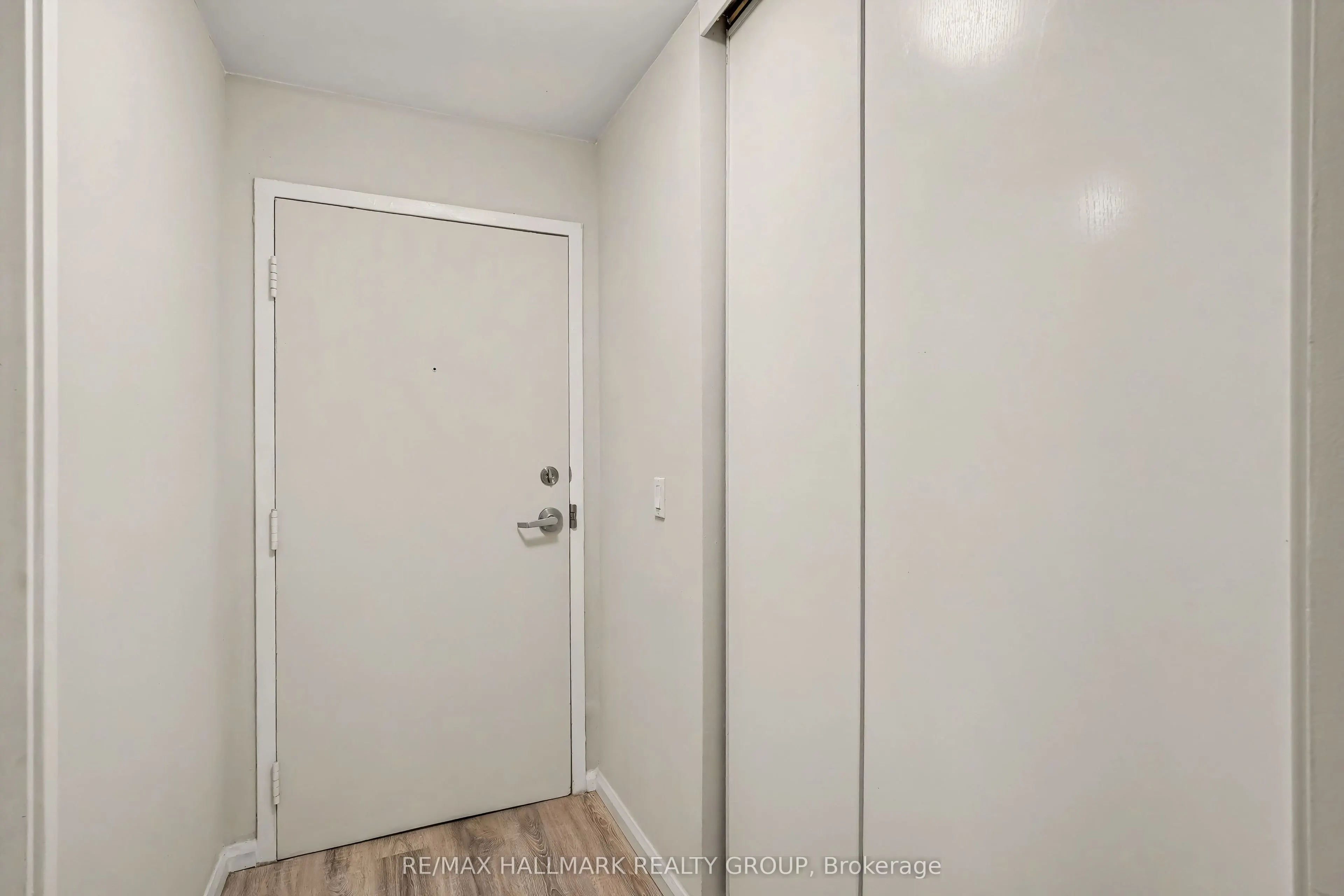 475 Laurier Avenue W #403