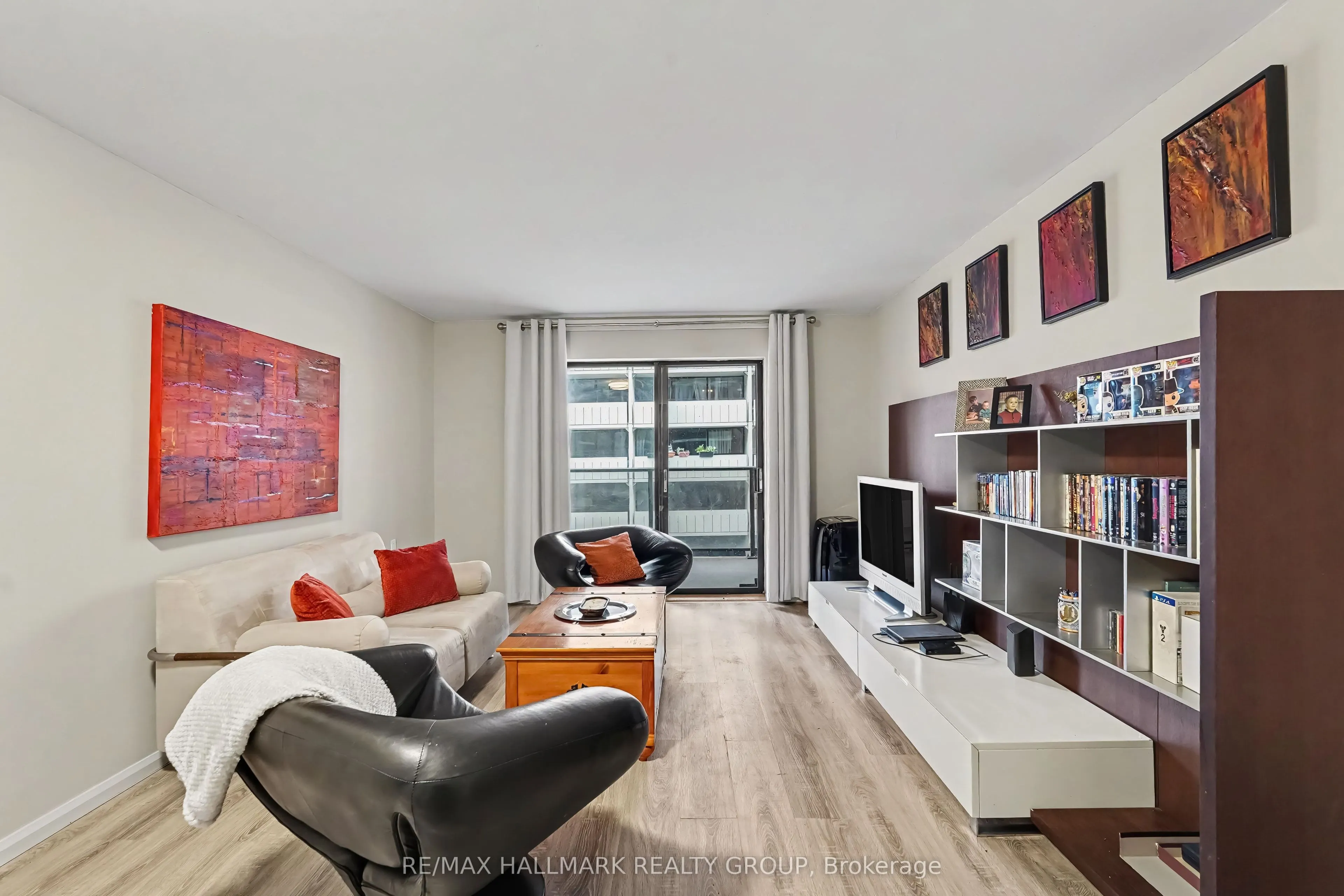 475 Laurier Avenue W #403