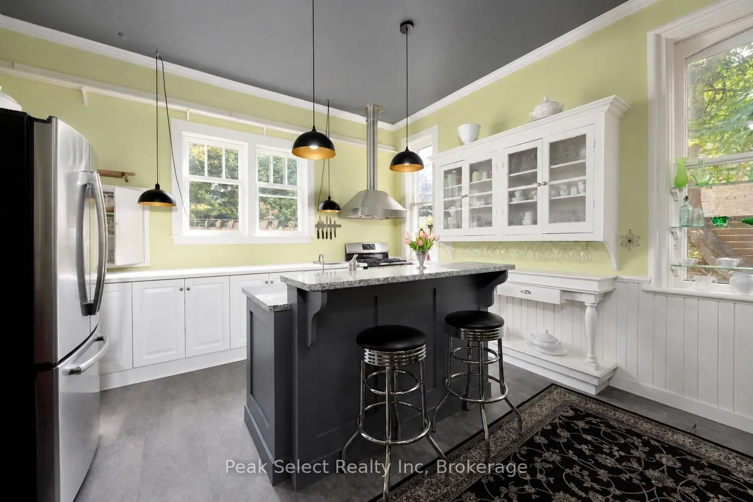 220 Elgin Street E