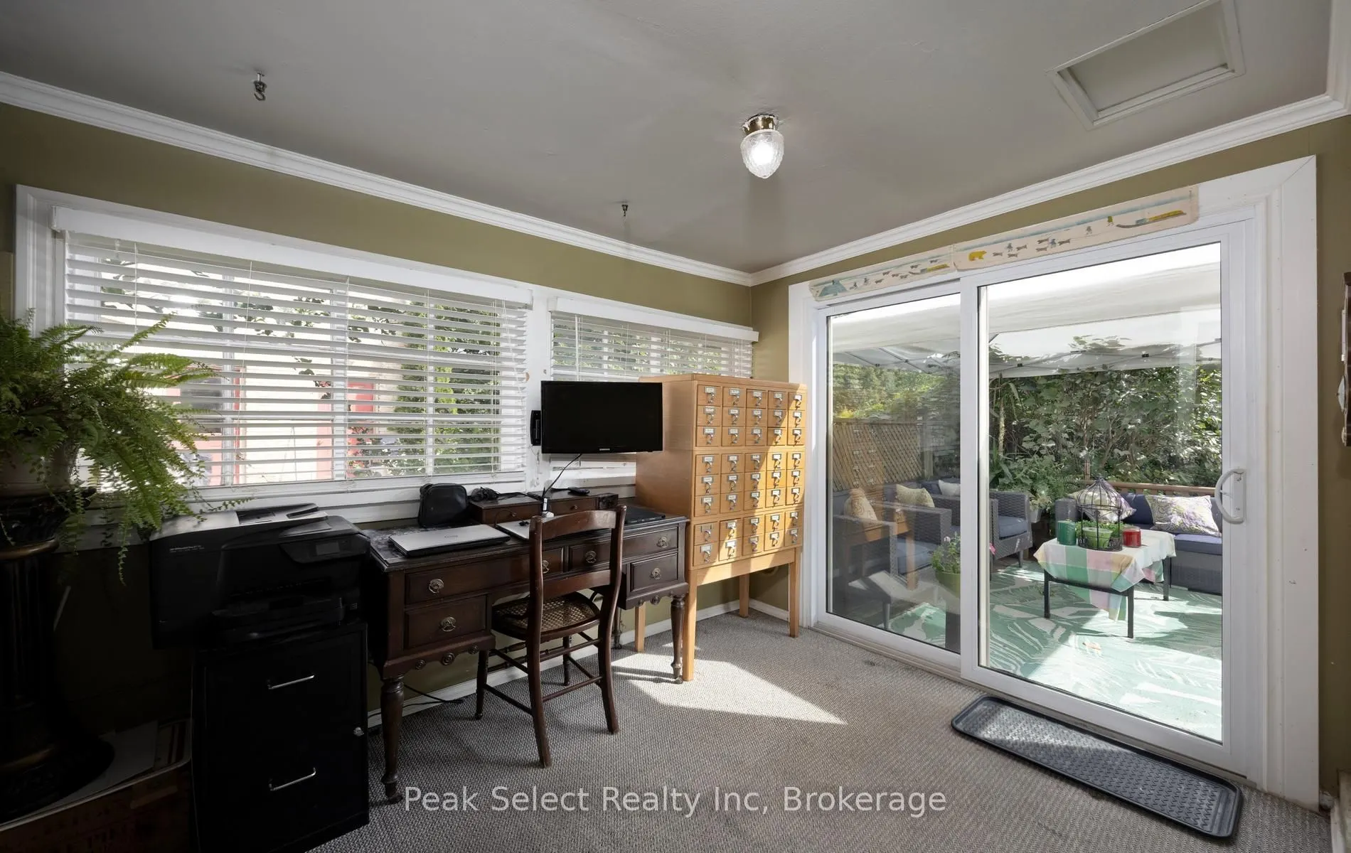 220 Elgin Street E