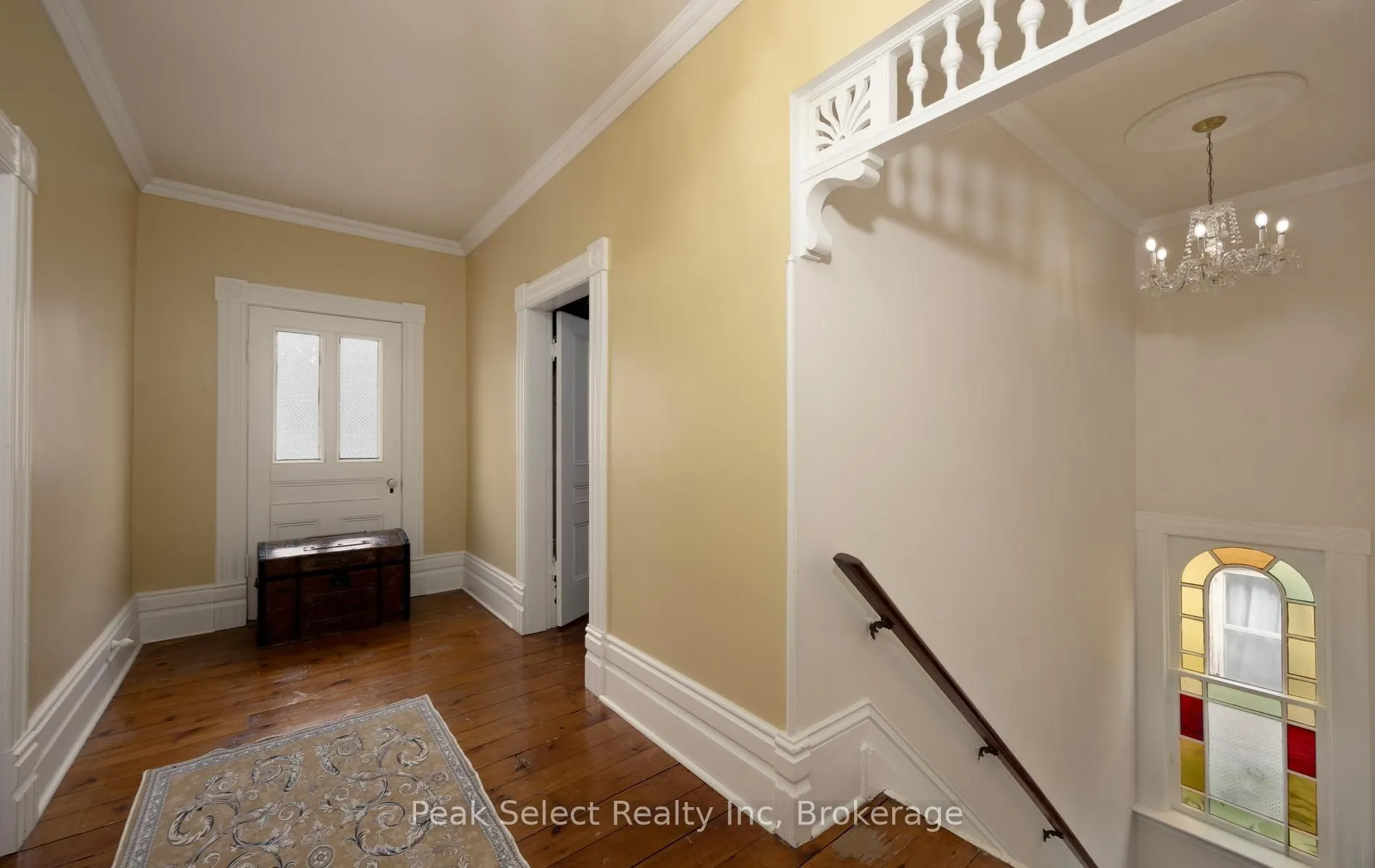 220 Elgin Street E