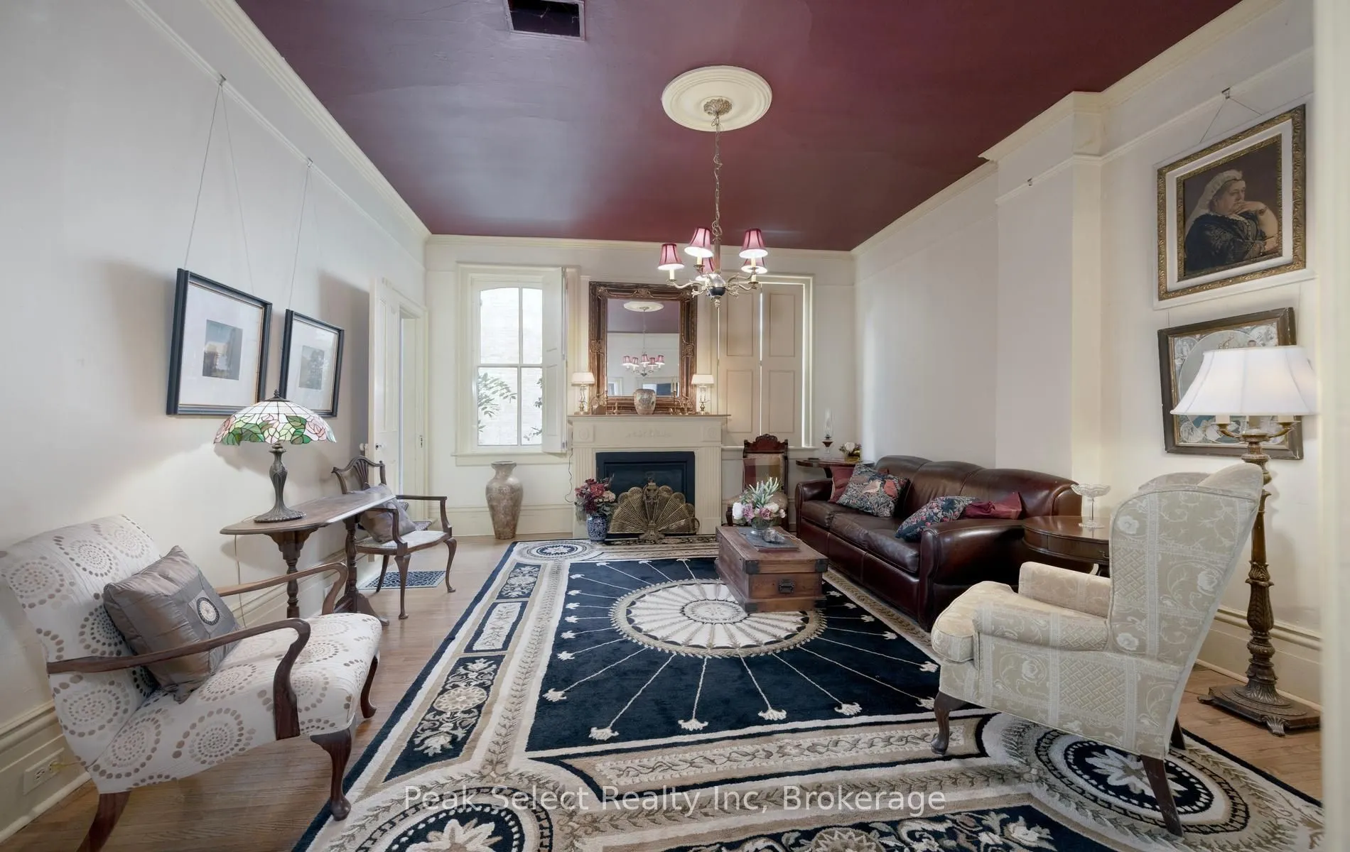 220 Elgin Street E