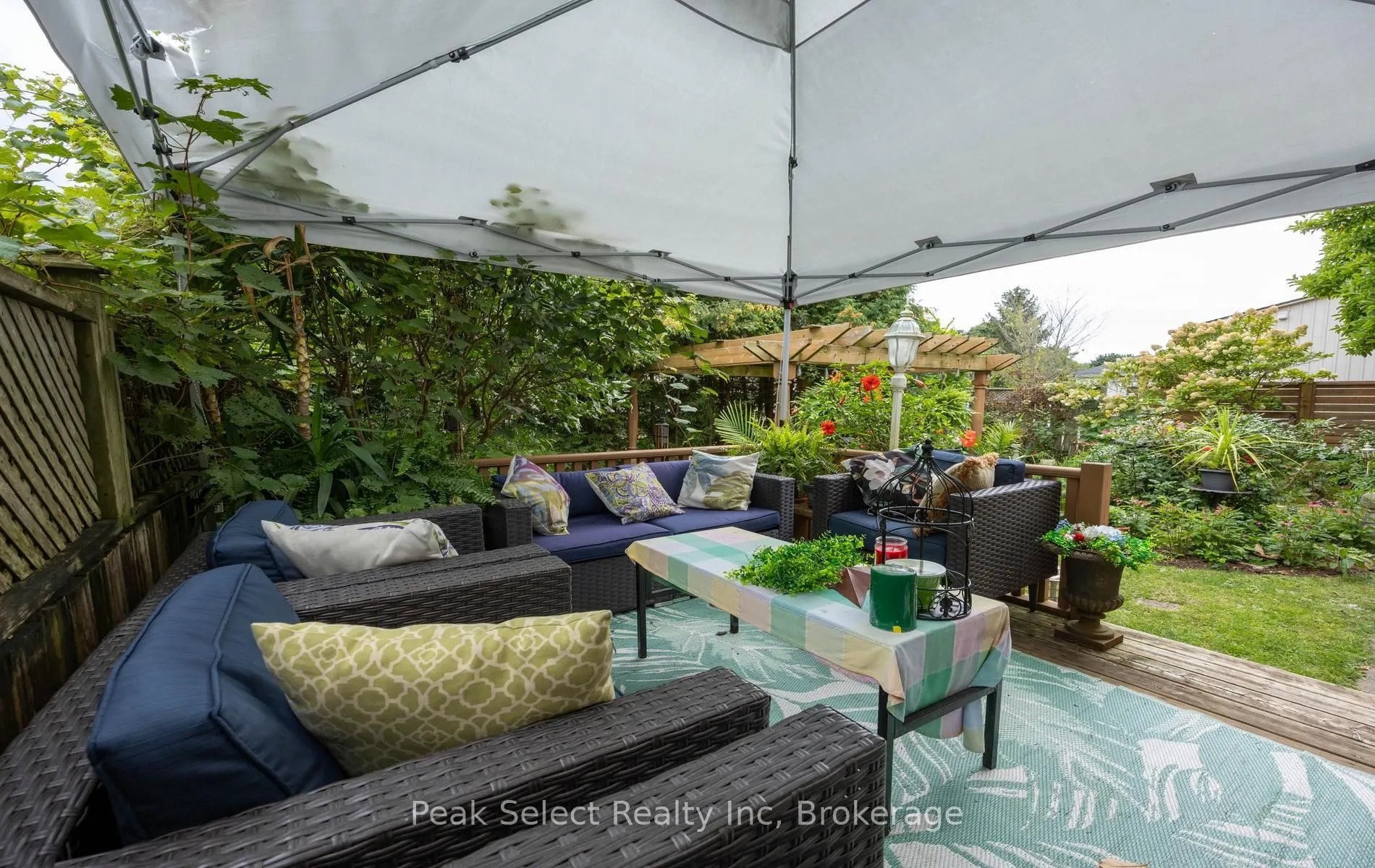 220 Elgin Street E