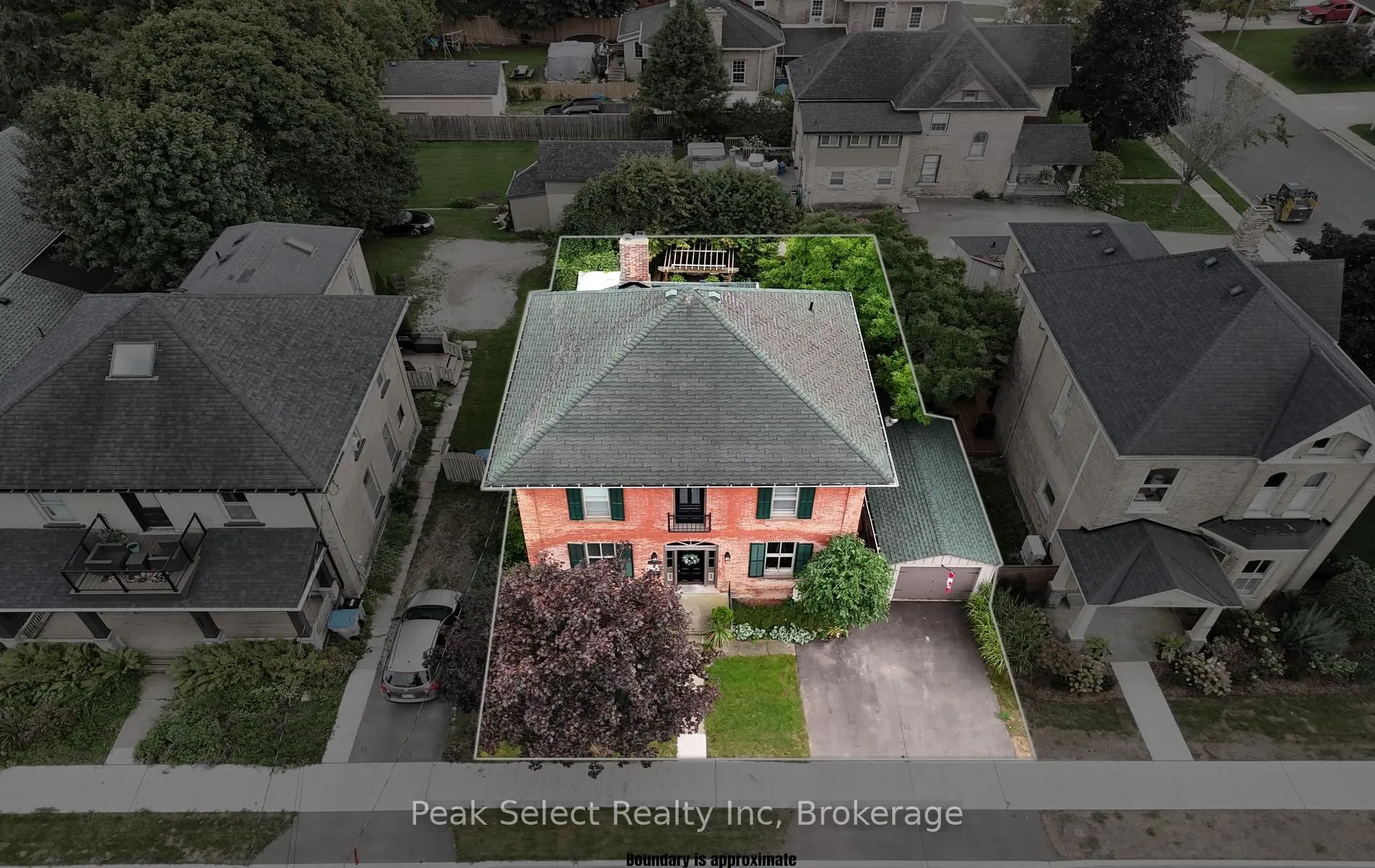 220 Elgin Street E