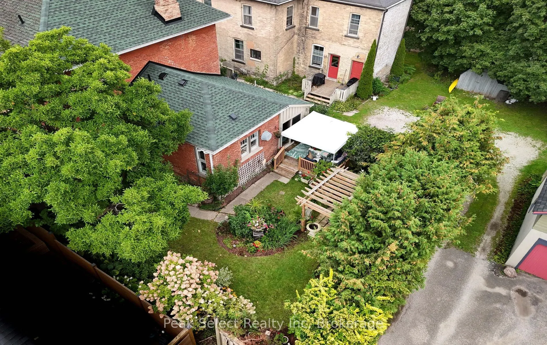 220 Elgin Street E