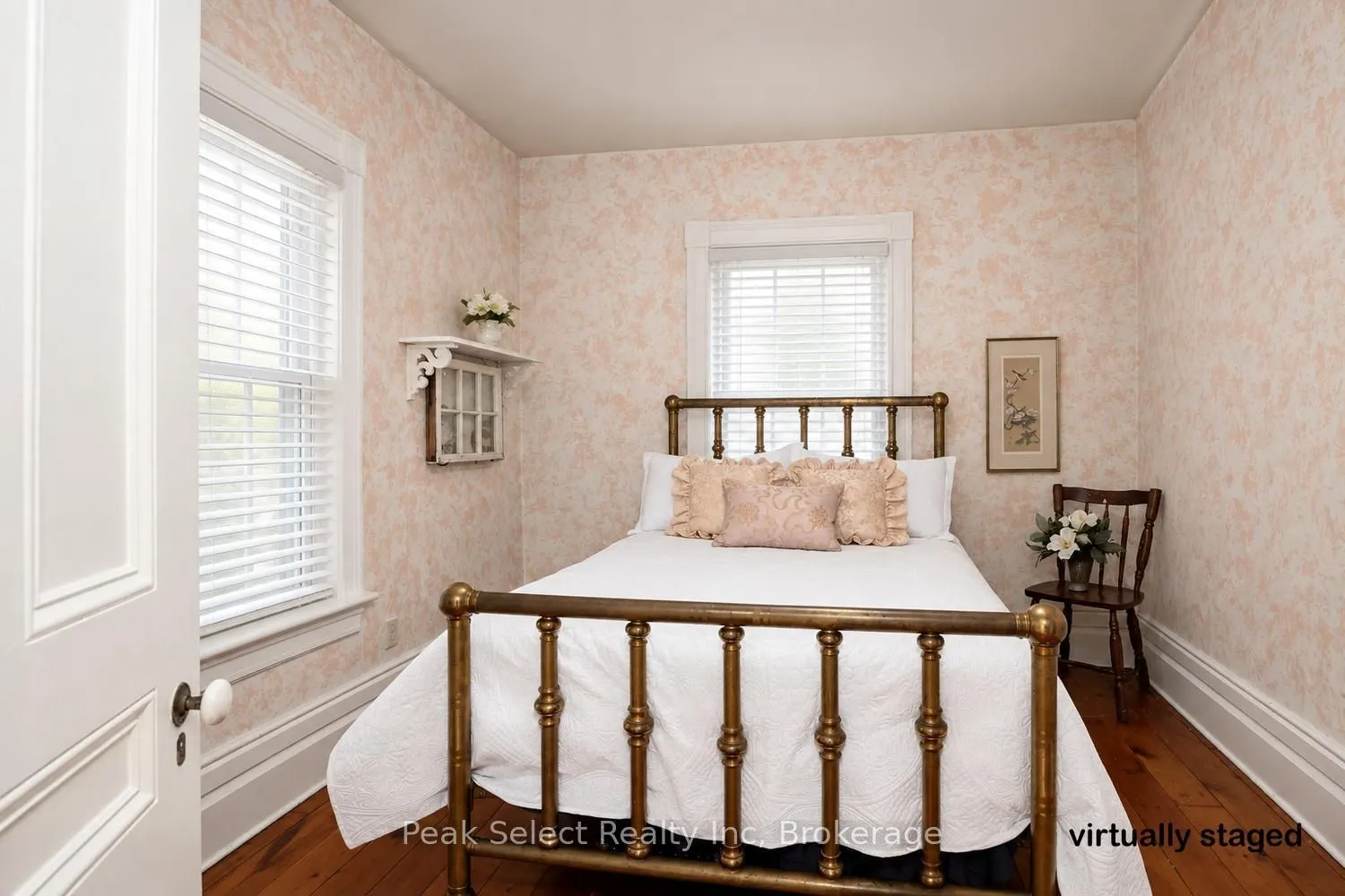 220 Elgin Street E