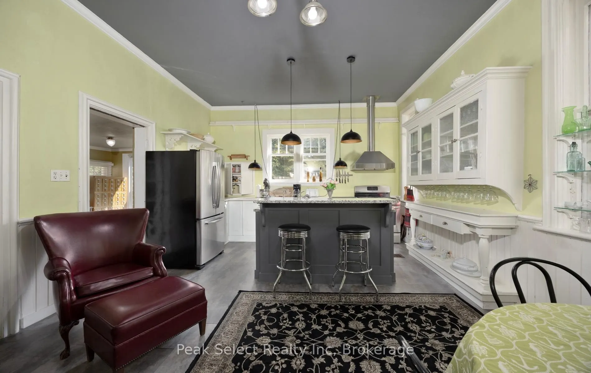 220 Elgin Street E