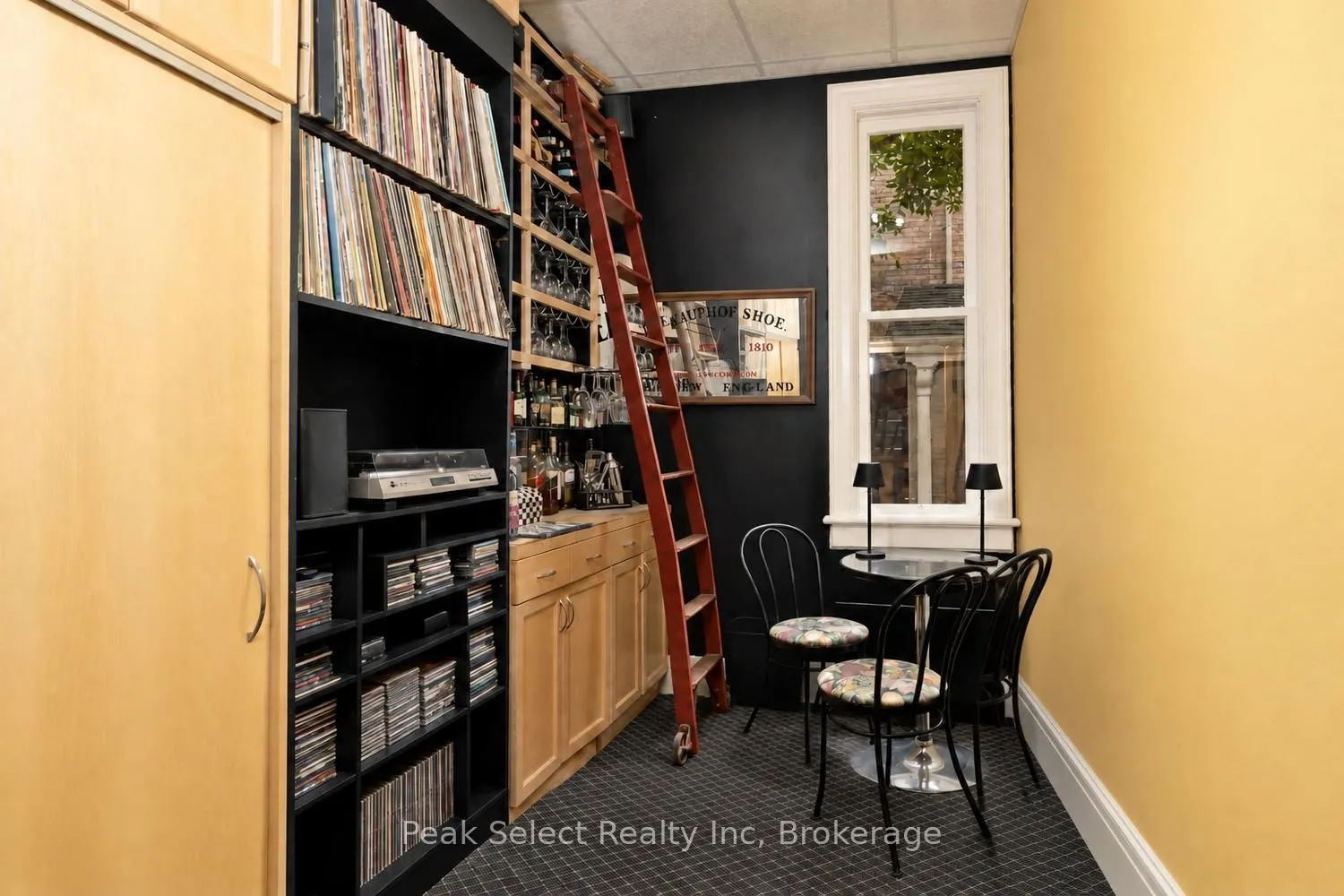 220 Elgin Street E