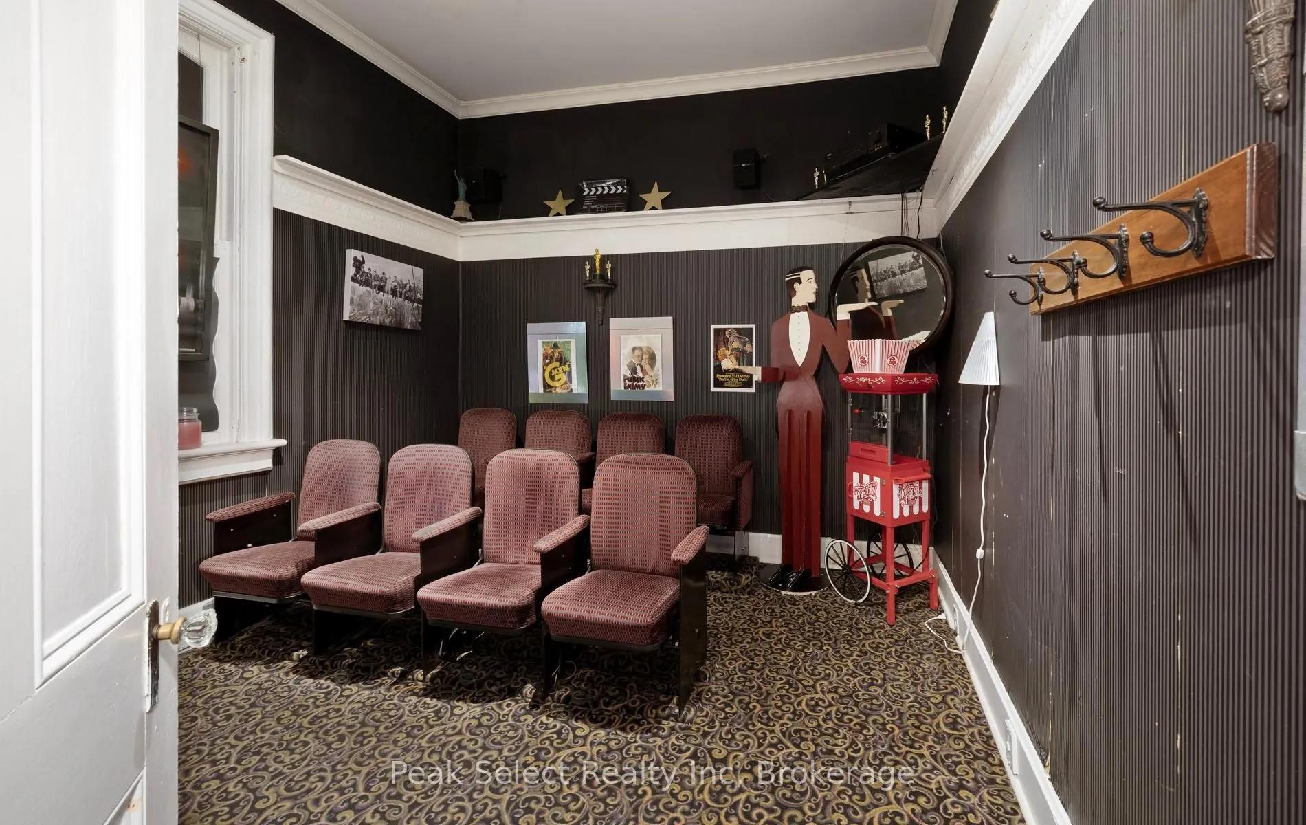 220 Elgin Street E