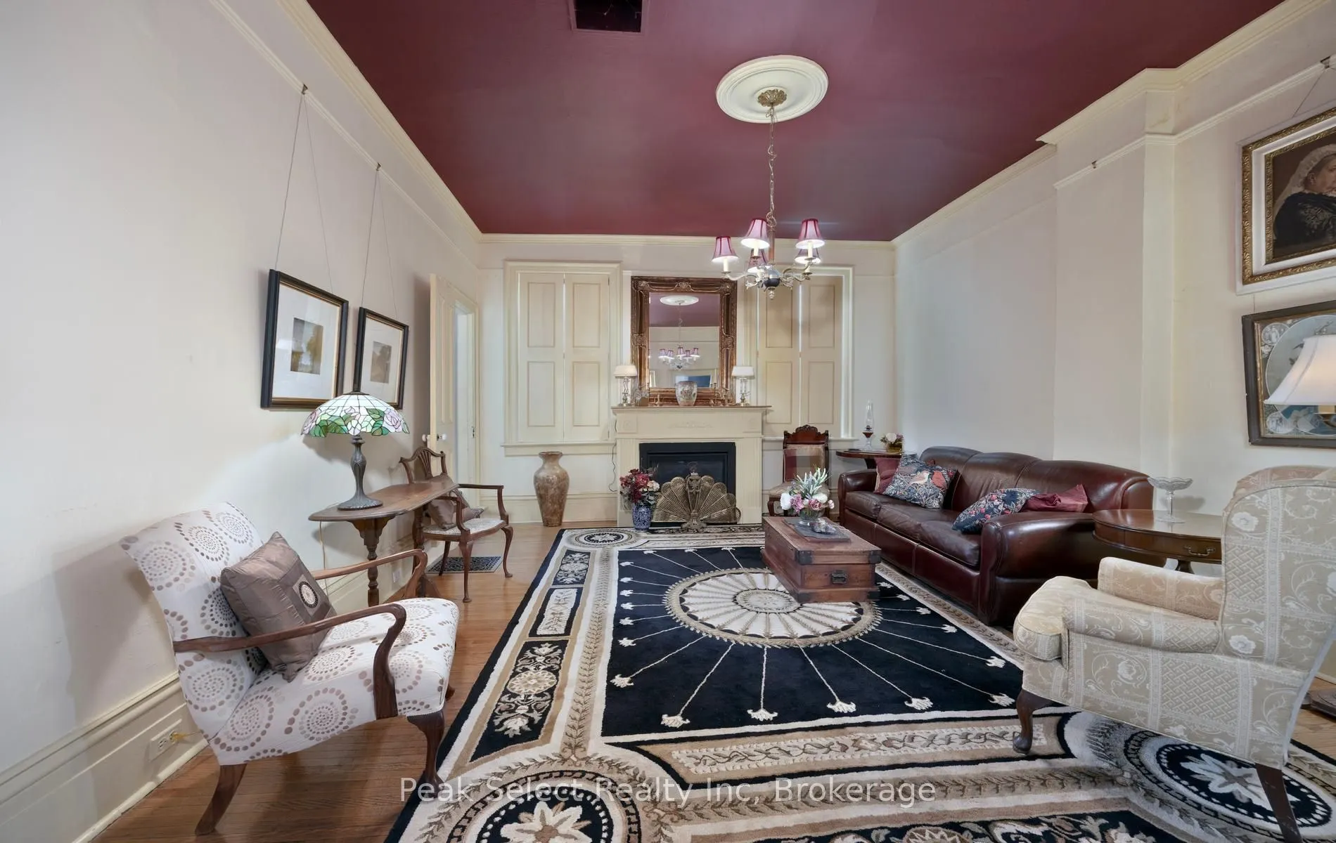 220 Elgin Street E