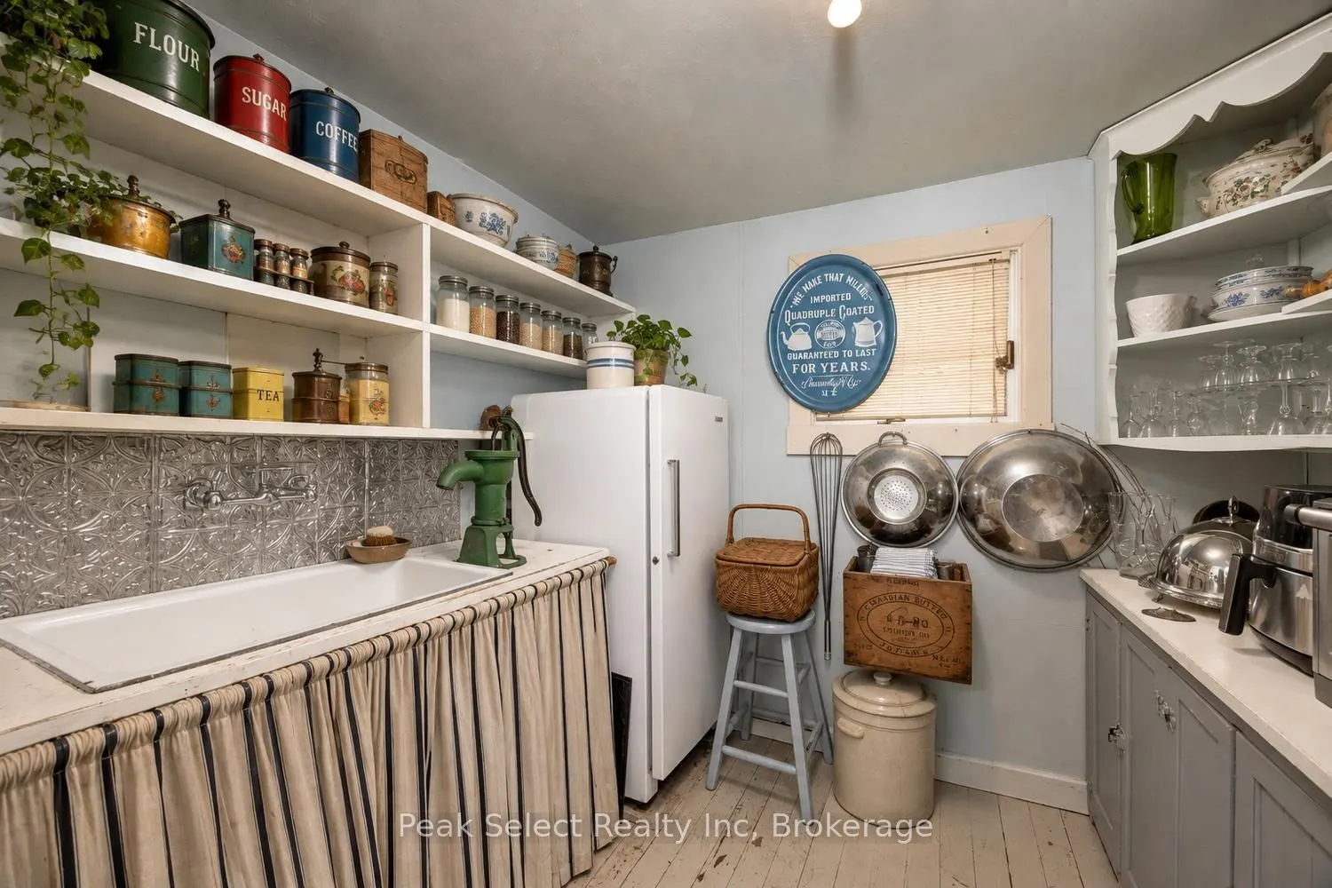 220 Elgin Street E