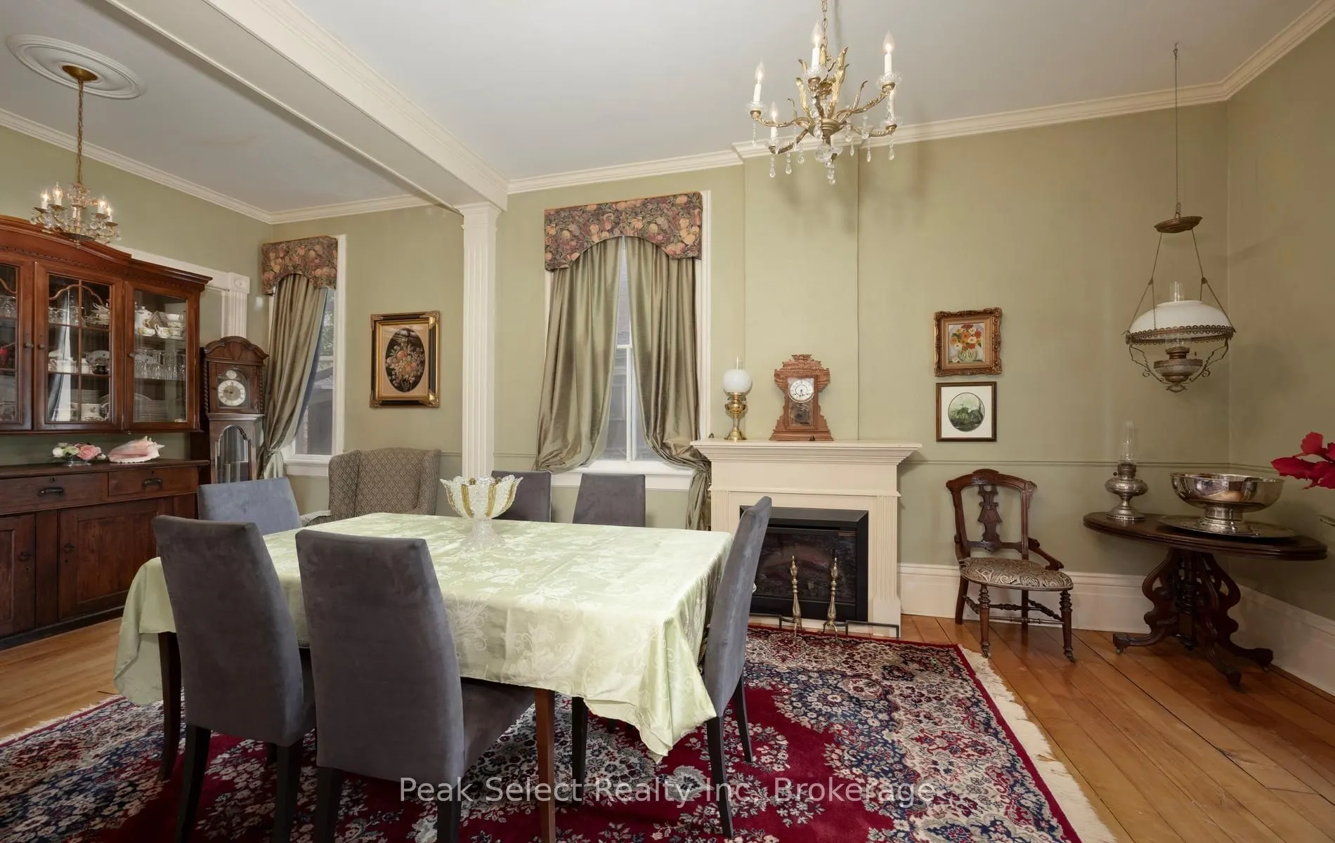 220 Elgin Street E